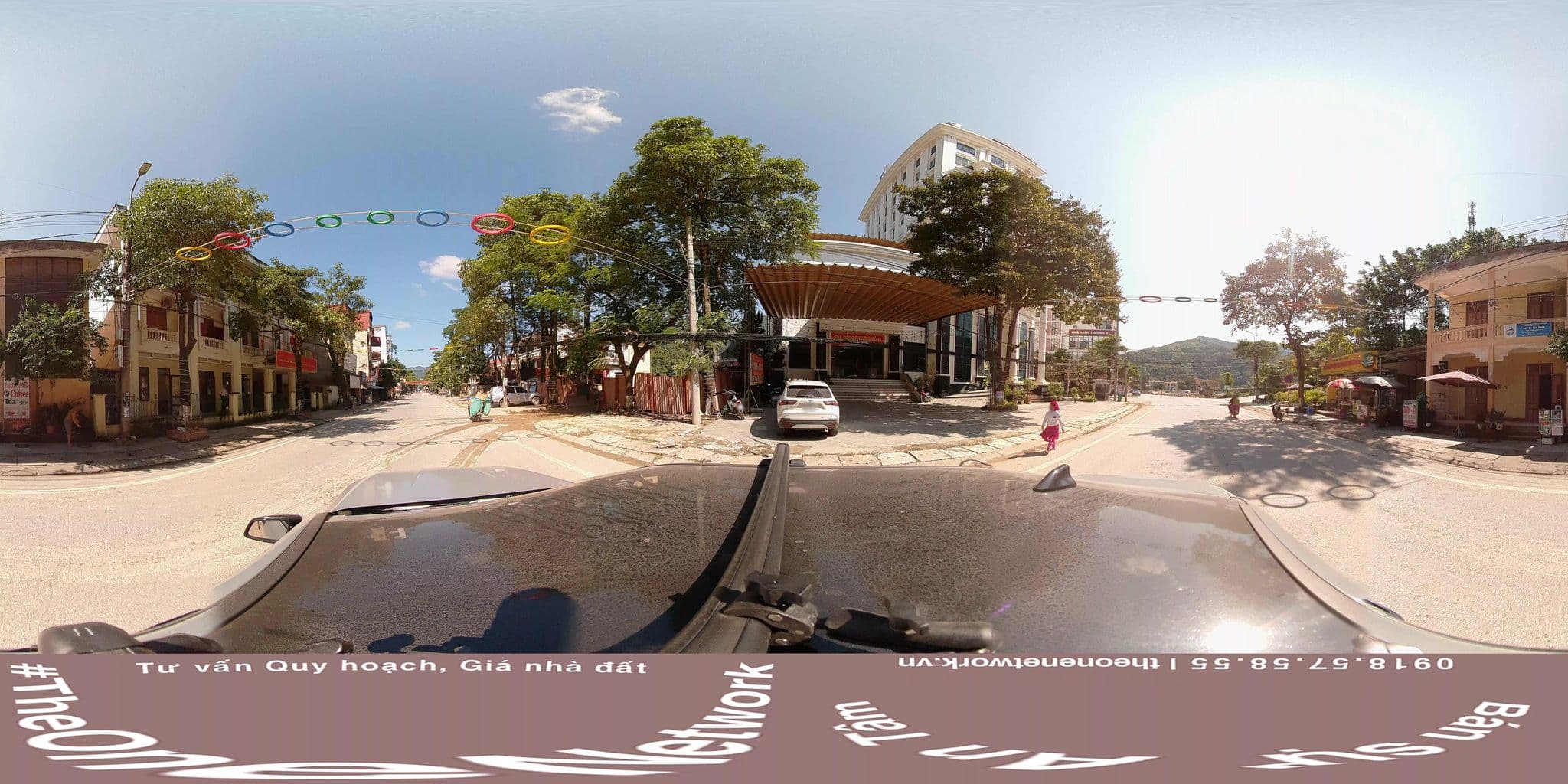 Street view near Phuong Dong Hotel, Thị Trấn Yên Minh — © theonenetwork (CC BY-SA · Mapillary)