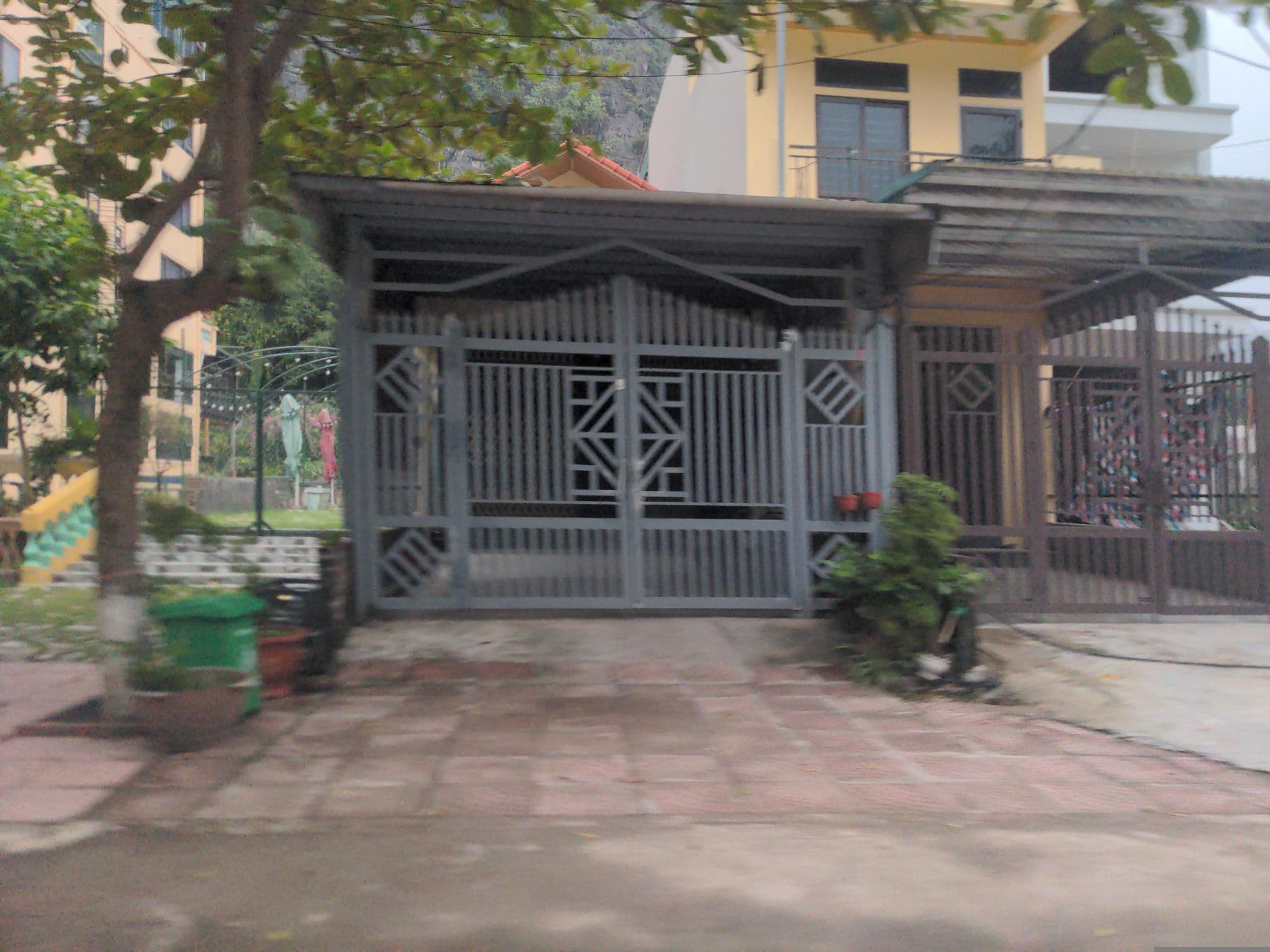 Street view near Lion Kings Hotel & Resort, Ninh Bình — © eneerhut (CC BY-SA · Mapillary)