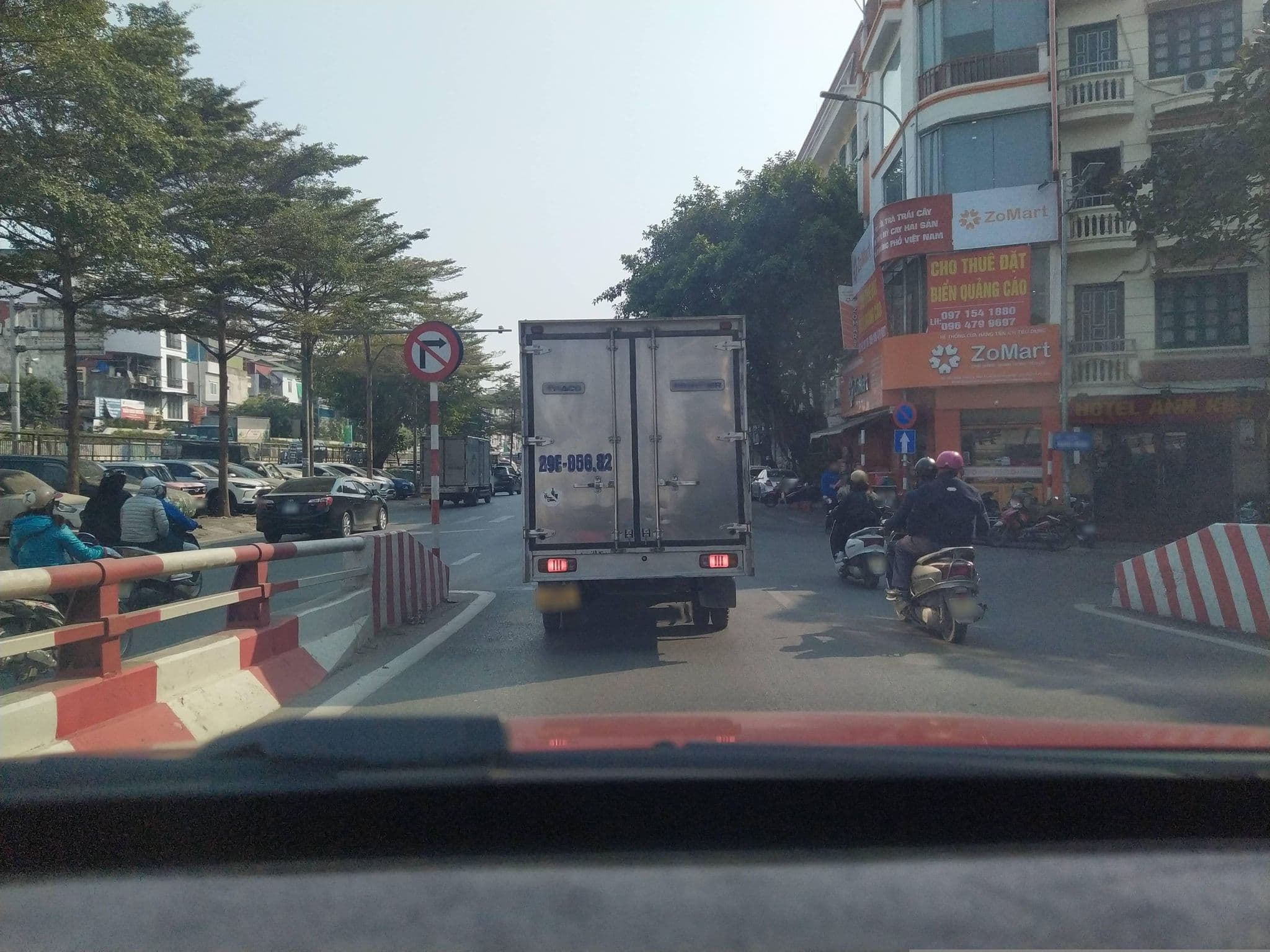 Street view near Hanoi Riverside Inn Hotel, Hoàn Kiếm — © hn_front_1 (CC BY-SA · Mapillary)