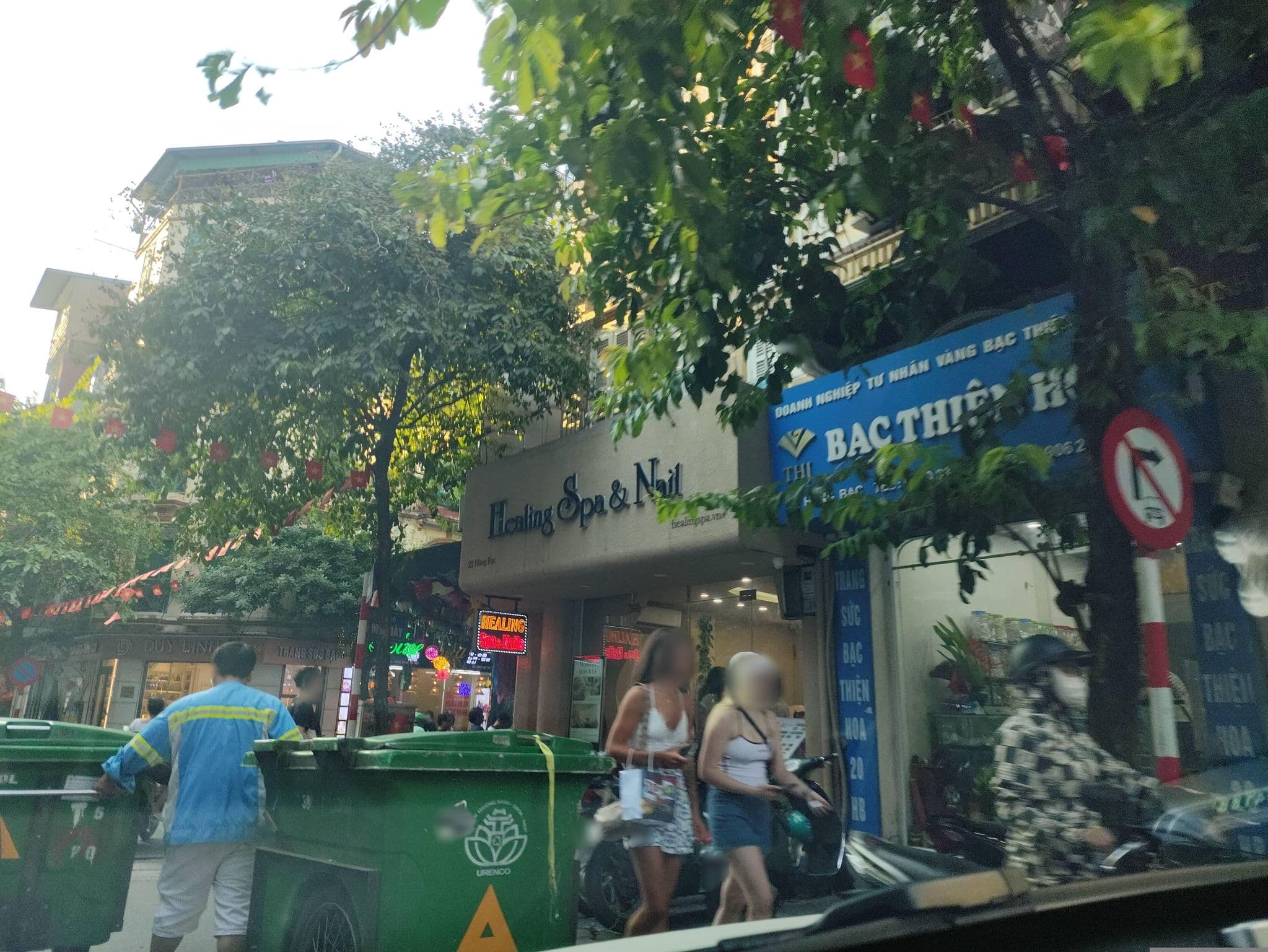 Street view near Allura Hotel Hanoi, Hoàn Kiếm — © hn_right_1 (CC BY-SA · Mapillary)