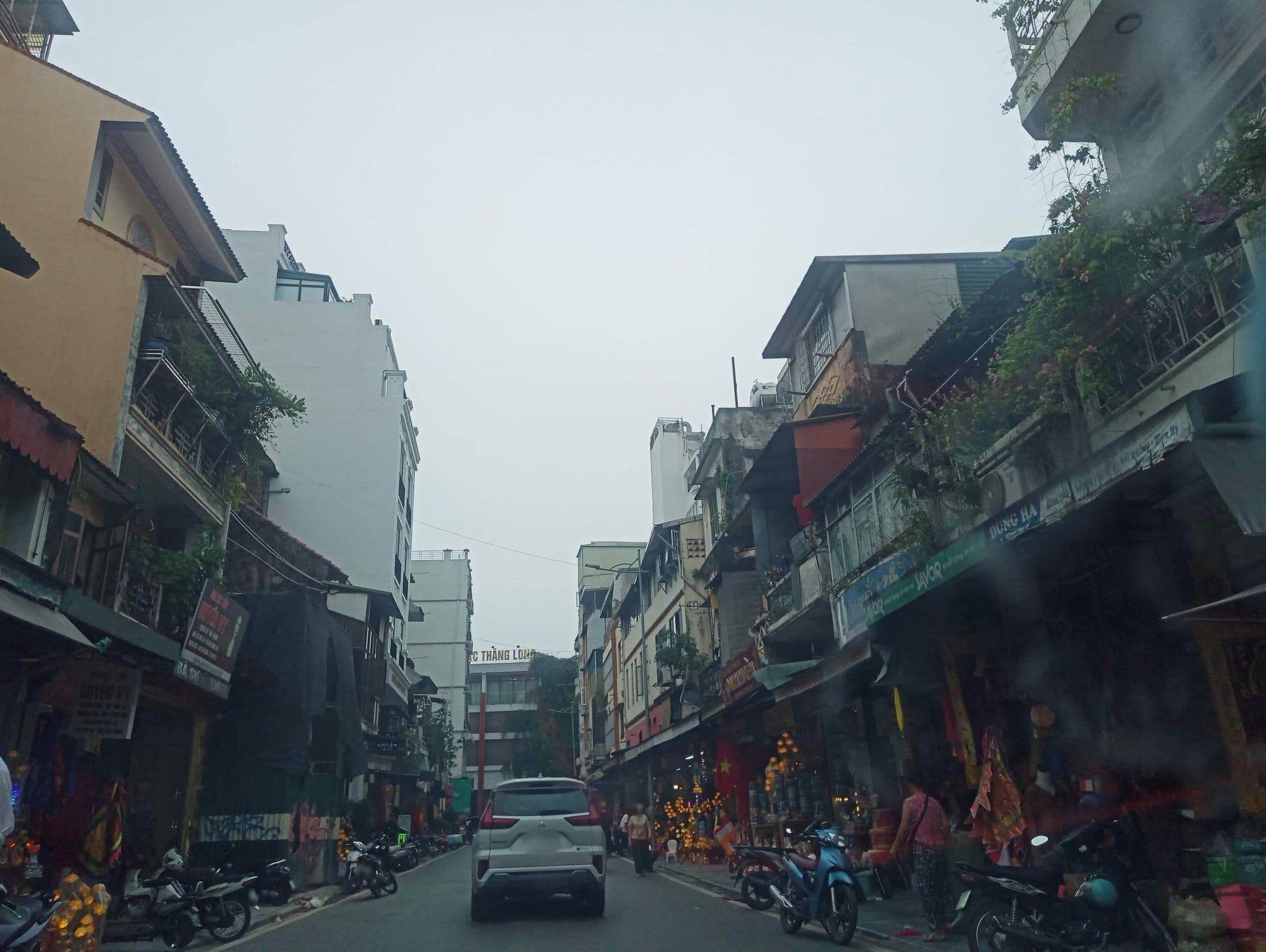 Street view near Hanoi Youth Hotel, Hoàn Kiếm — © hn_front_1 (CC BY-SA · Mapillary)