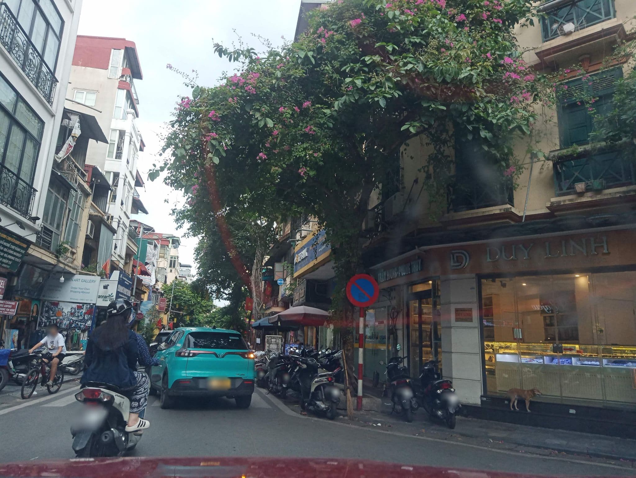 Street view near Gia Thinh Hotel, Hoàn Kiếm — © hn_front_1 (CC BY-SA · Mapillary)