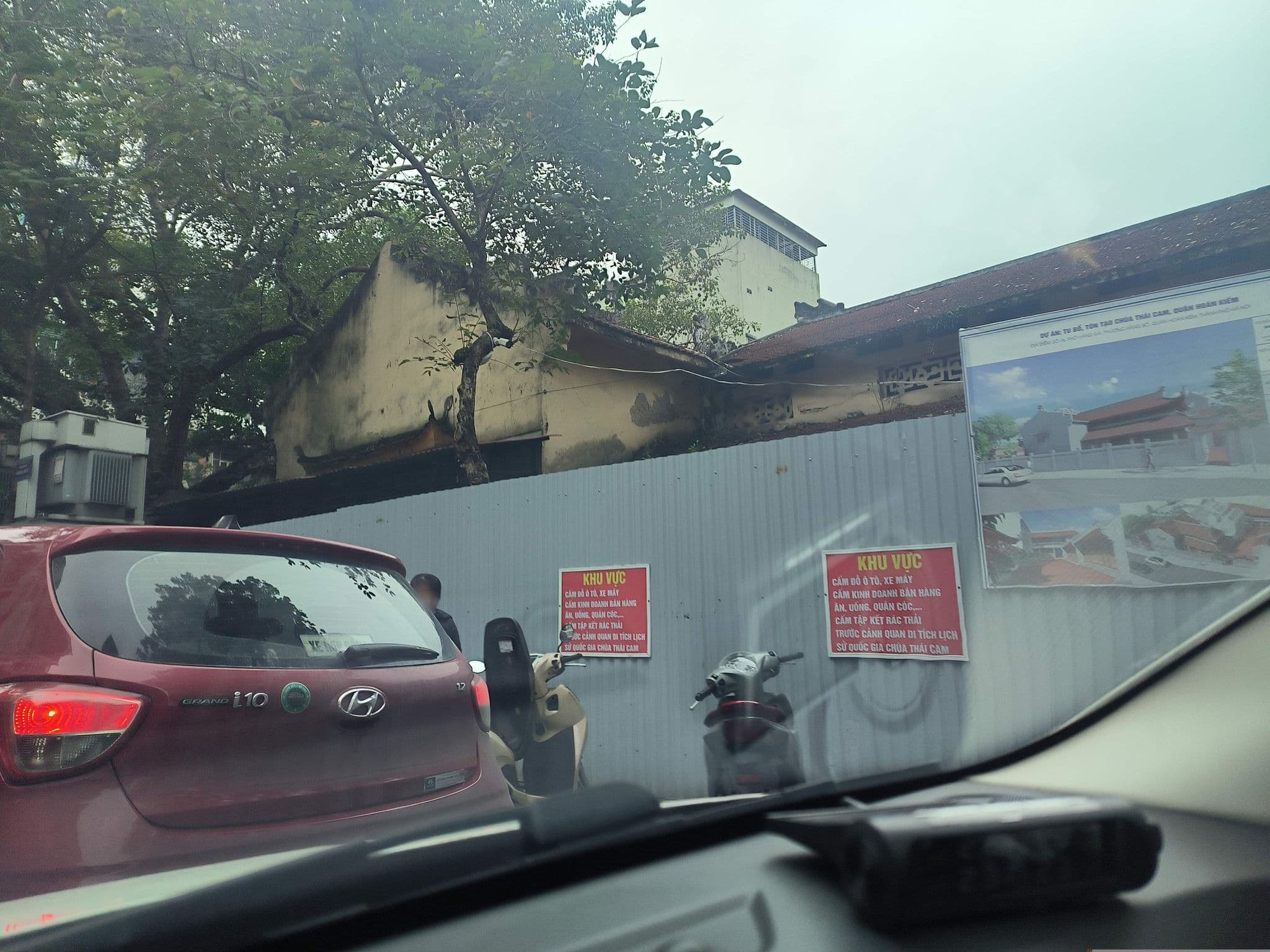 Street view near Gold Dragon Hotel, Hoàn Kiếm — © hn_right_1 (CC BY-SA · Mapillary)