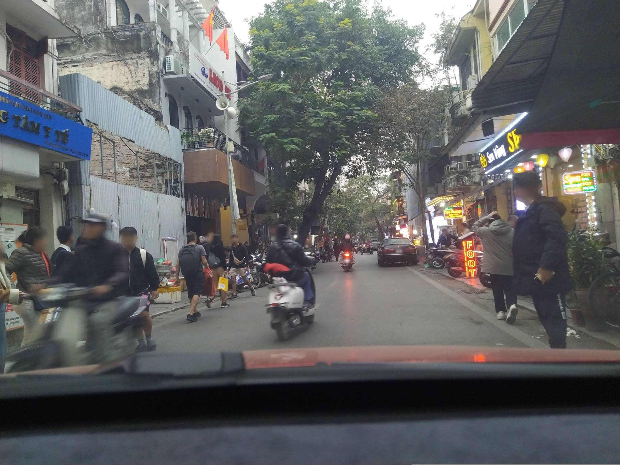 Street view near Spring Flower Hotel, Hoàn Kiếm — © hn_front_1 (CC BY-SA · Mapillary)