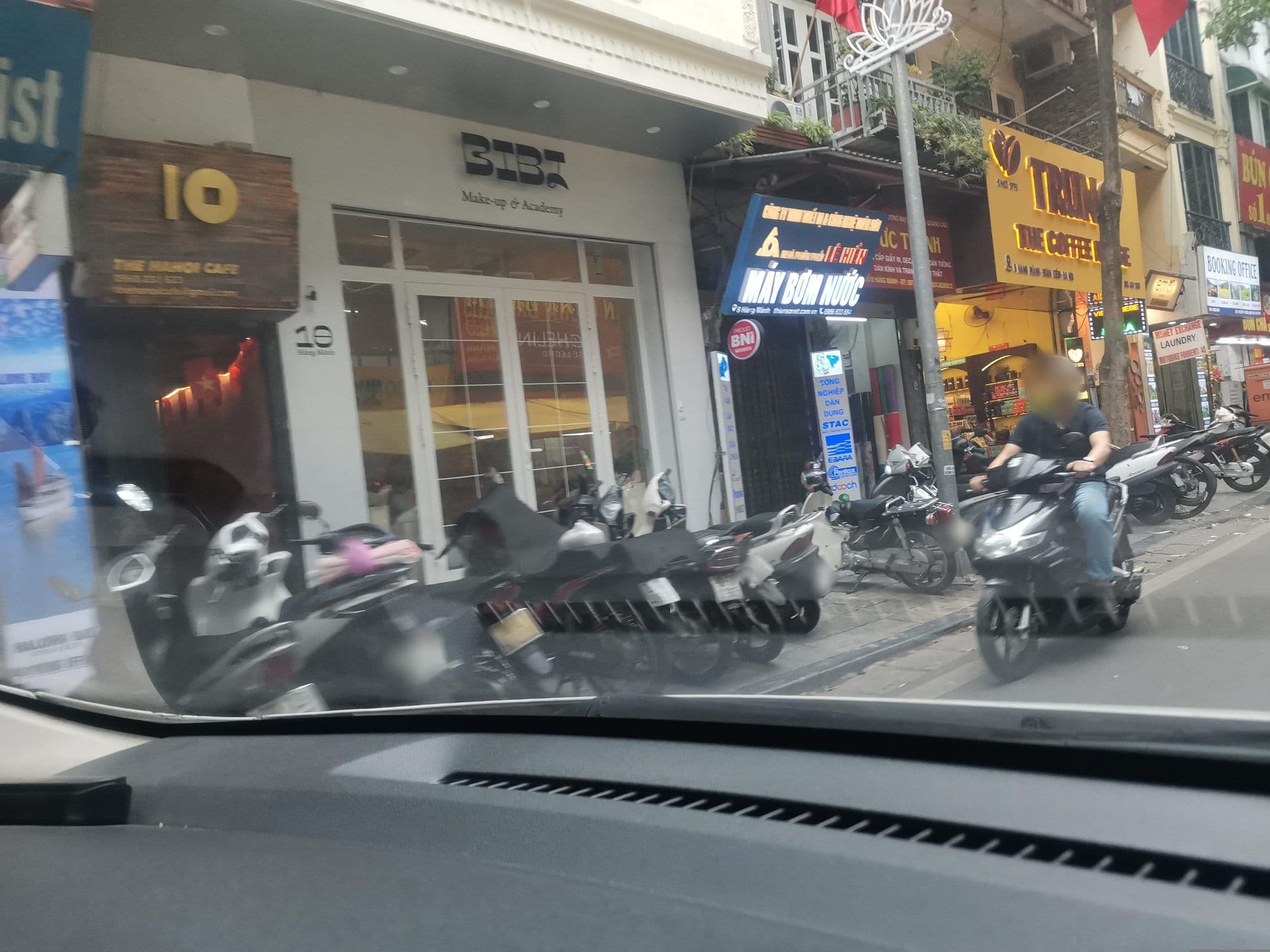Street view near Little Hanoi Dx Hotel, Hoàn Kiếm — © hn_left_2 (CC BY-SA · Mapillary)