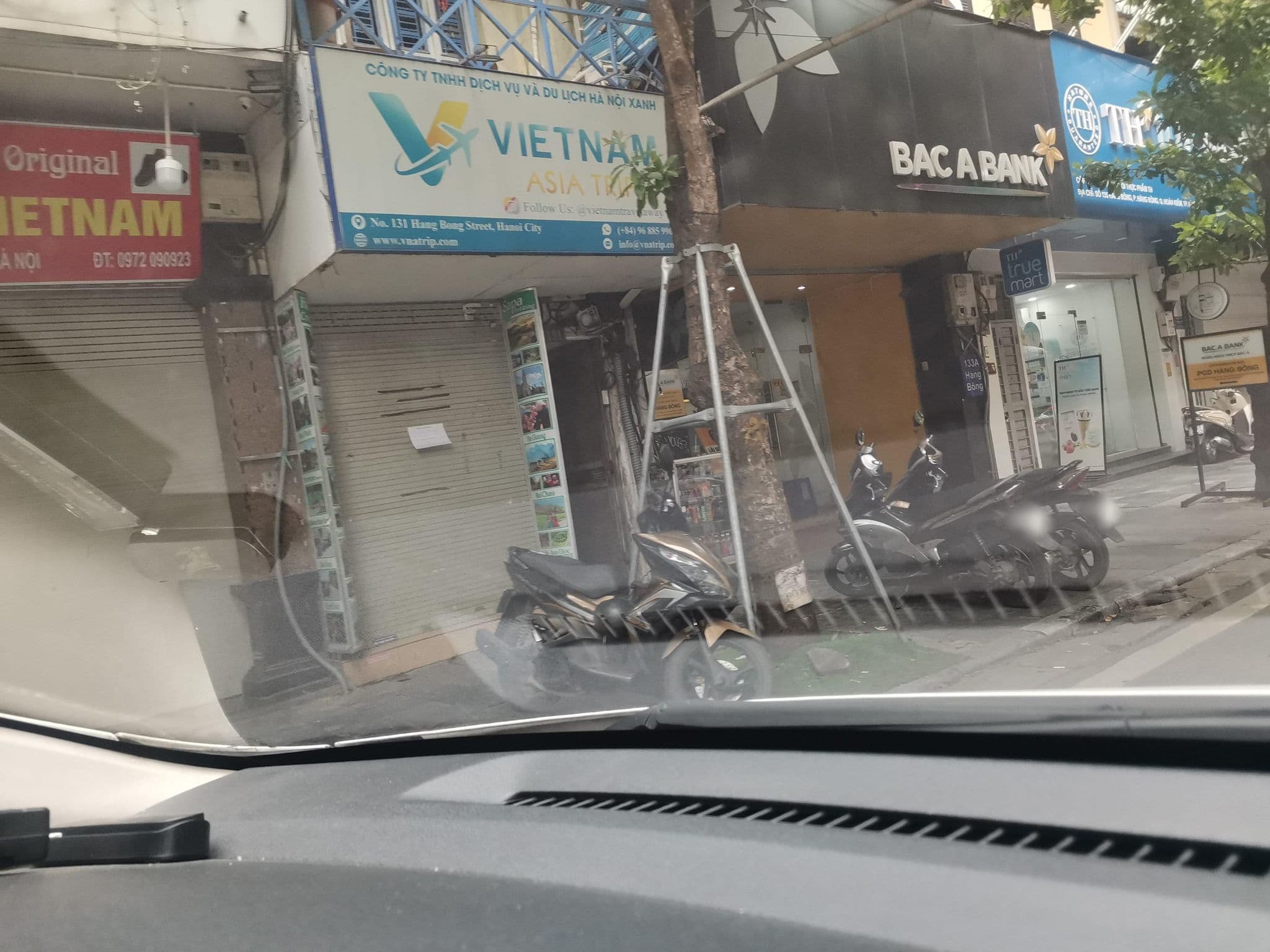 Street view near Bodega Hotel, Hoàn Kiếm — © hn_left_2 (CC BY-SA · Mapillary)