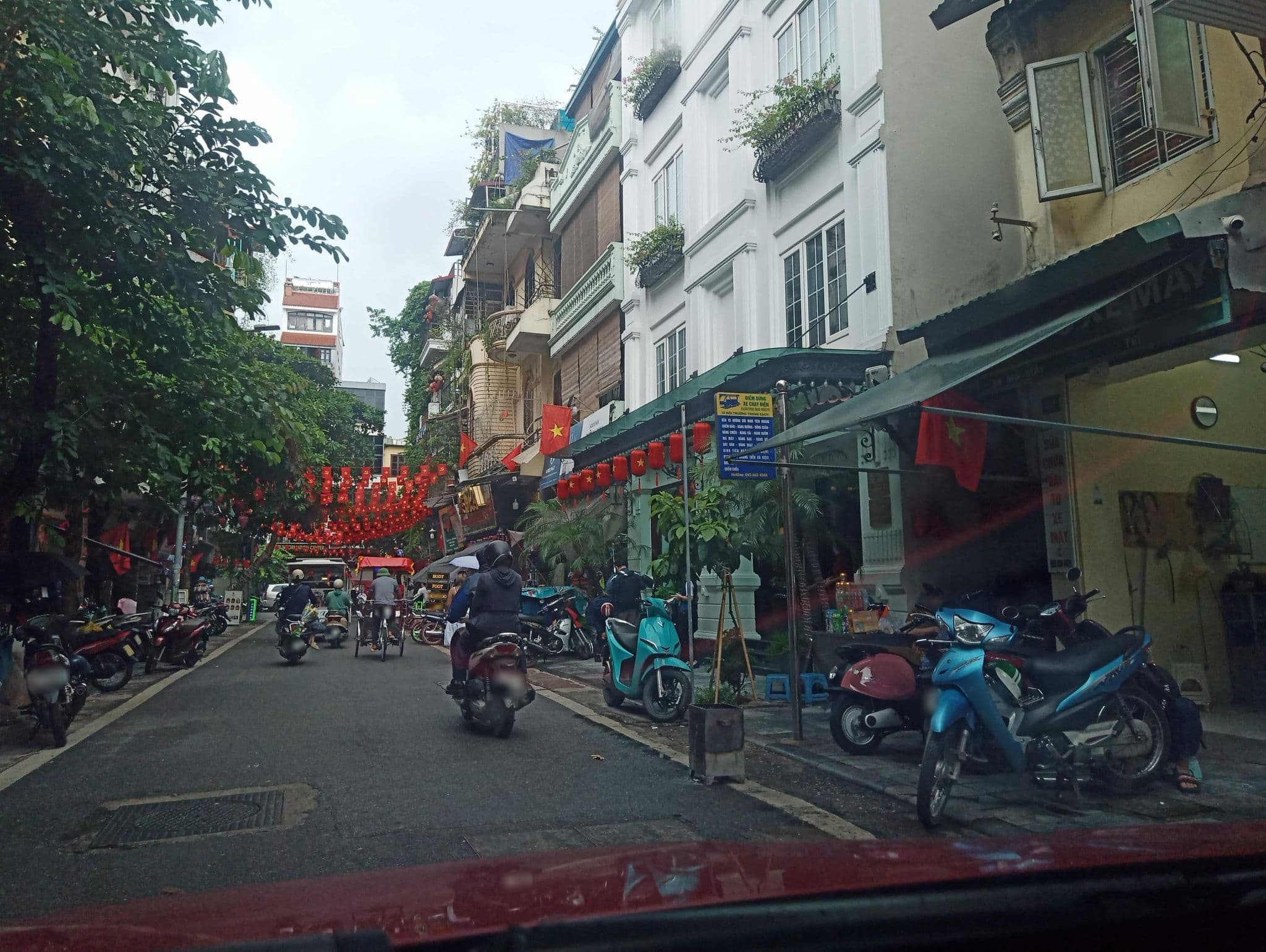 Street view near La Citadelle De Hanoi Hotel, Hoàn Kiếm — © hn_front_1 (CC BY-SA · Mapillary)