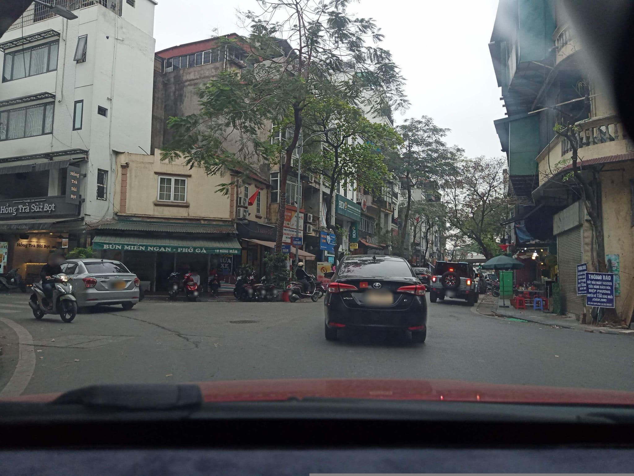 Street view near parkson hotel, Hoàn Kiếm — © hn_front_1 (CC BY-SA · Mapillary)