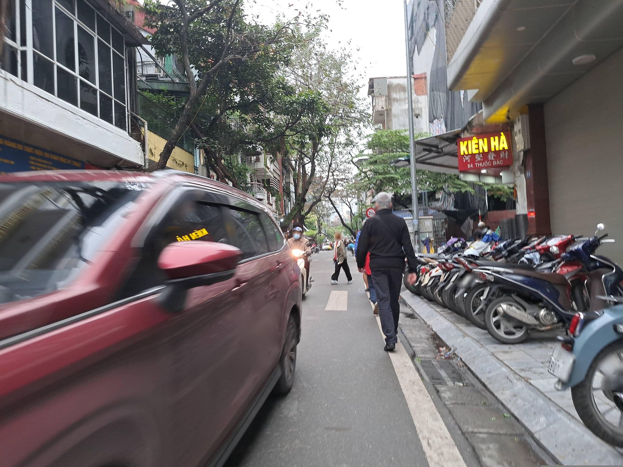 Street view near Red River Hotel, Hoàn Kiếm — © hoangvietanh (CC BY-SA · Mapillary)