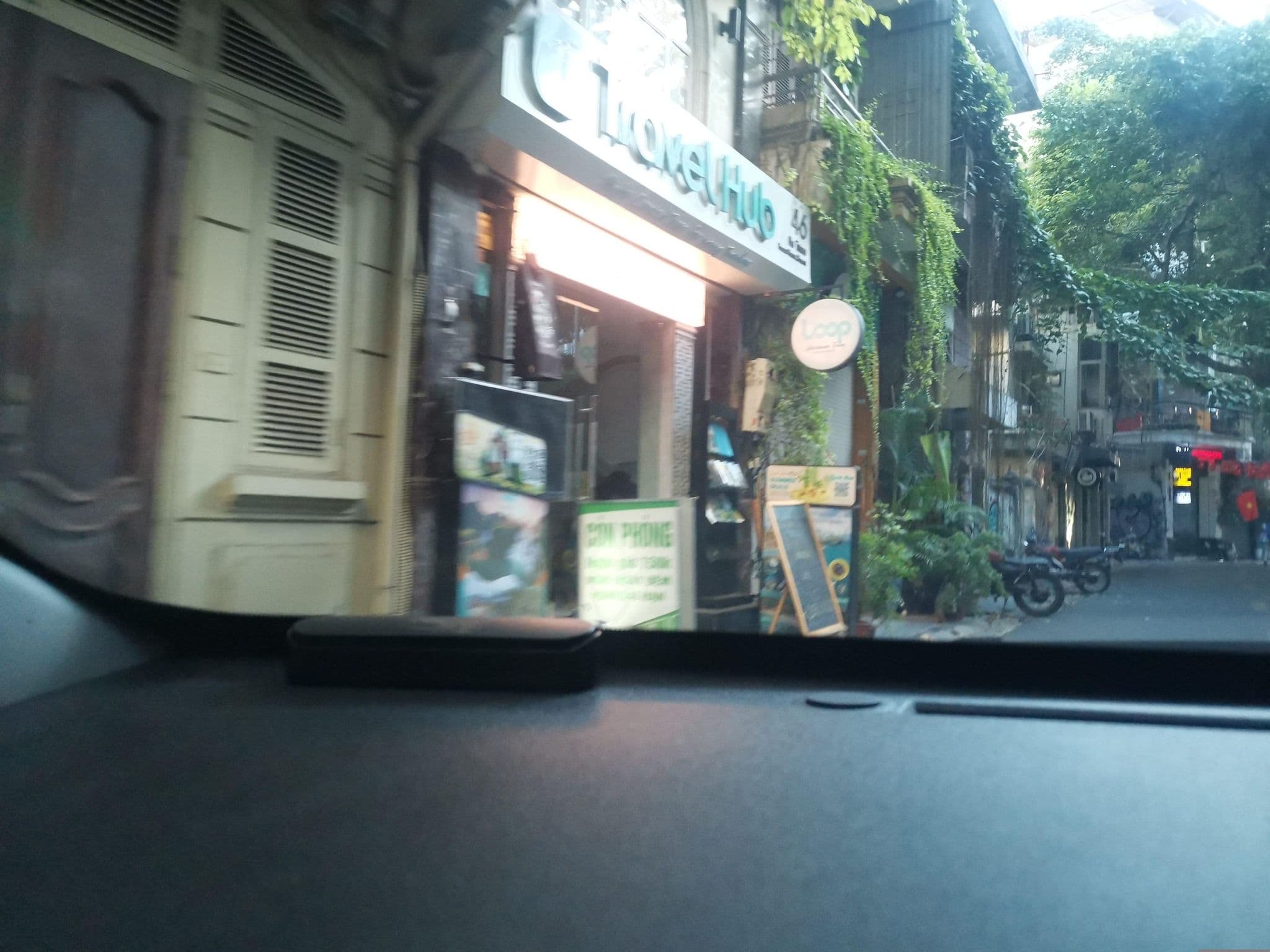 Street view near Galliot Central Hotel, Hoàn Kiếm — © hn_left_2 (CC BY-SA · Mapillary)