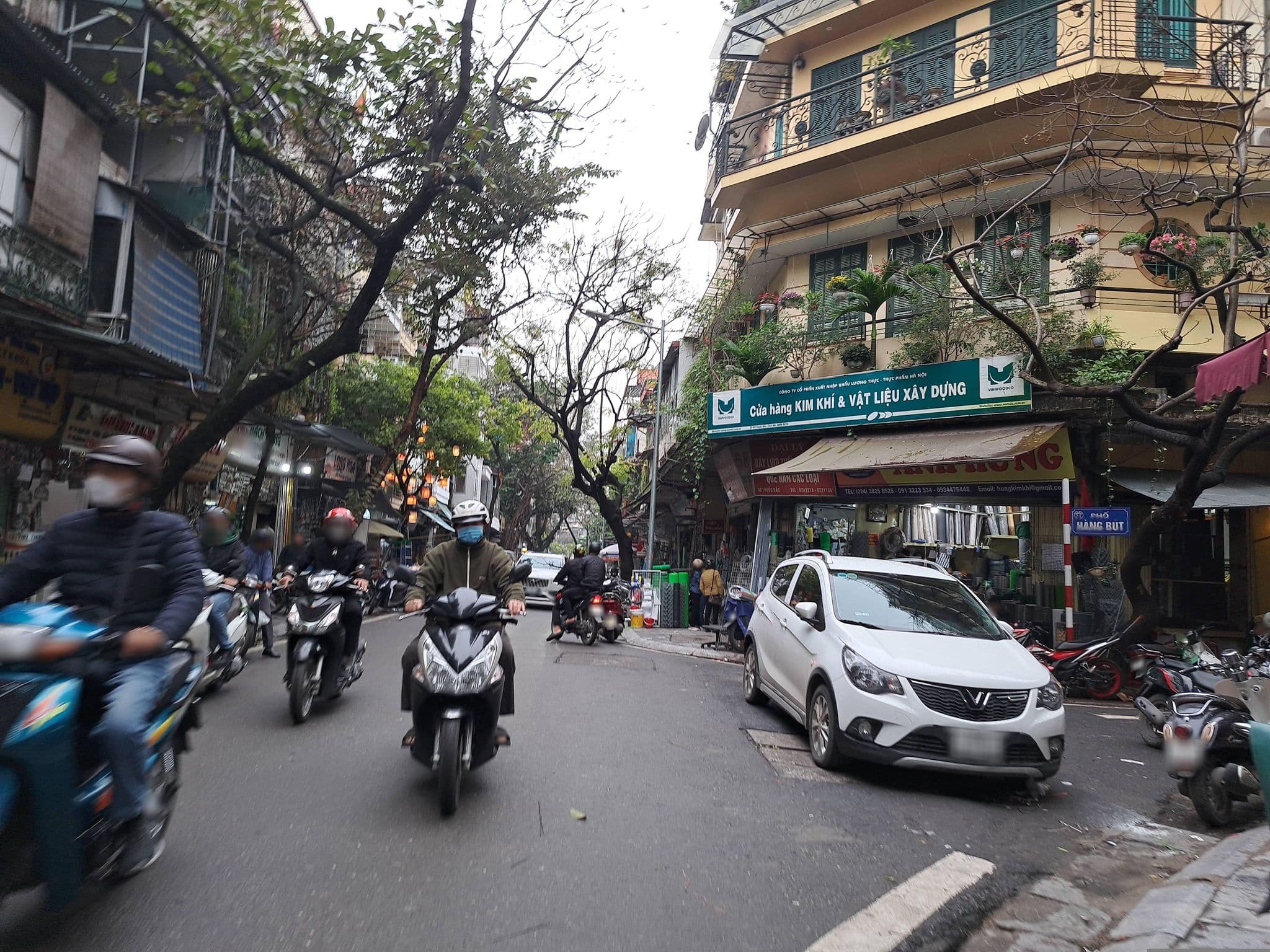 Street view near New Vision Palace Hotel, Hoàn Kiếm — © hoangvietanh (CC BY-SA · Mapillary)