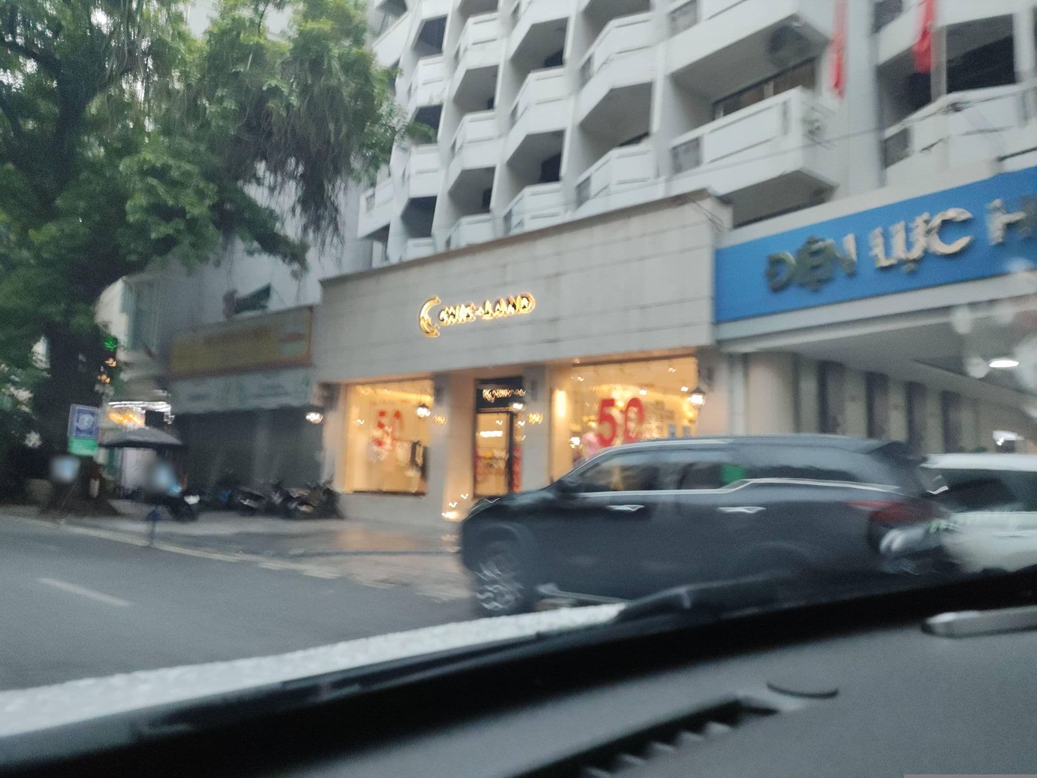 Street view near Ideal Hanoi, Hoàn Kiếm — © hn_right_1 (CC BY-SA · Mapillary)