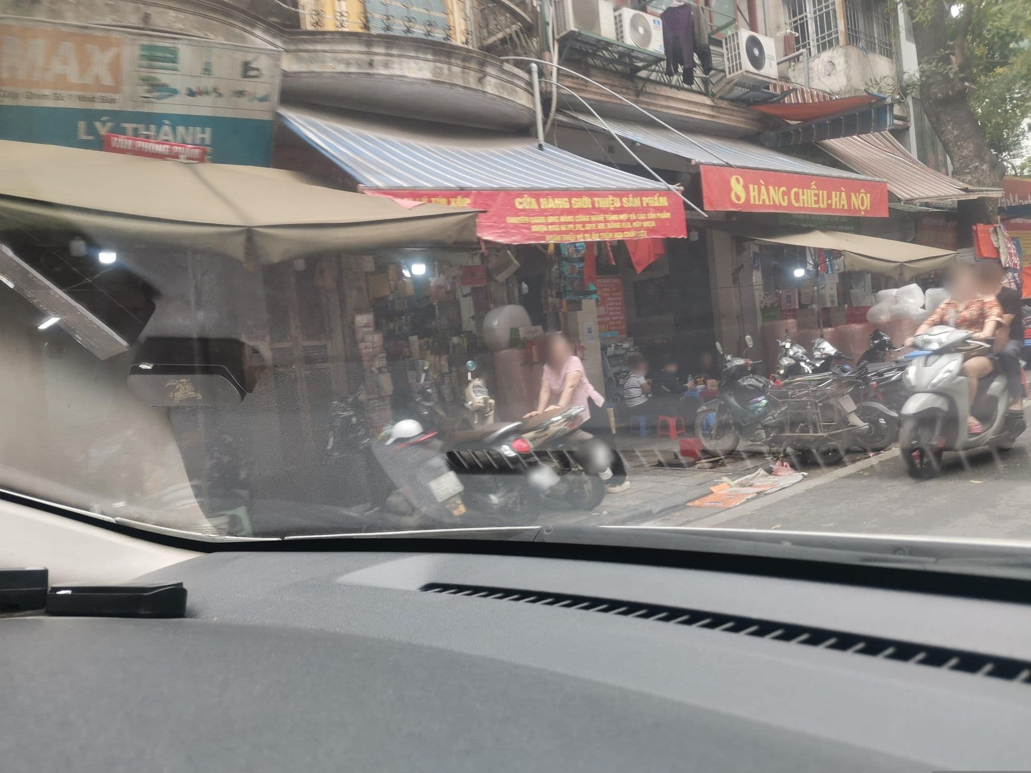 Street view near MHostel, Hoàn Kiếm — © hn_left_2 (CC BY-SA · Mapillary)