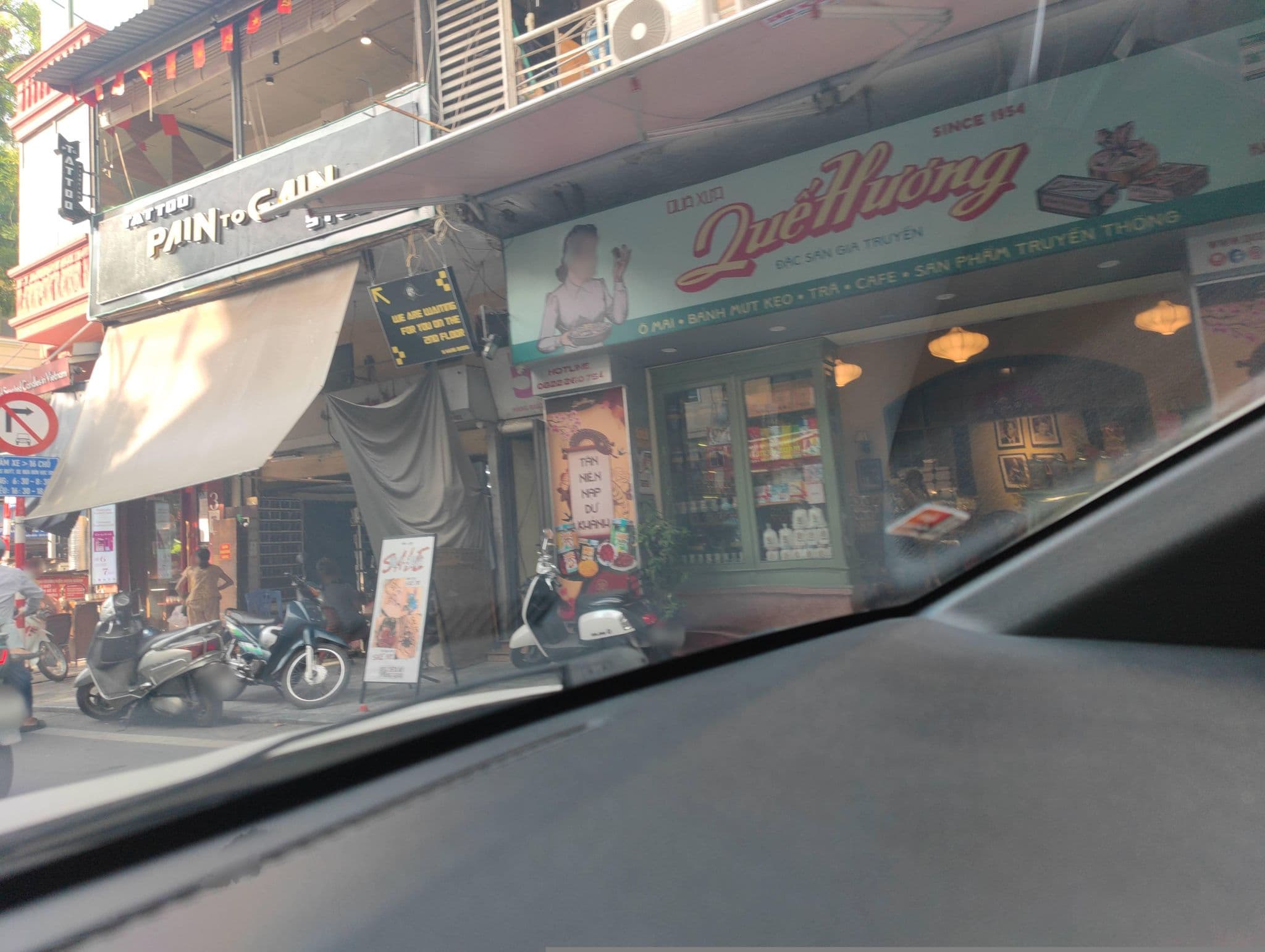 Street view near Royal Orchid Hotel, Hoàn Kiếm — © hn_right_2 (CC BY-SA · Mapillary)