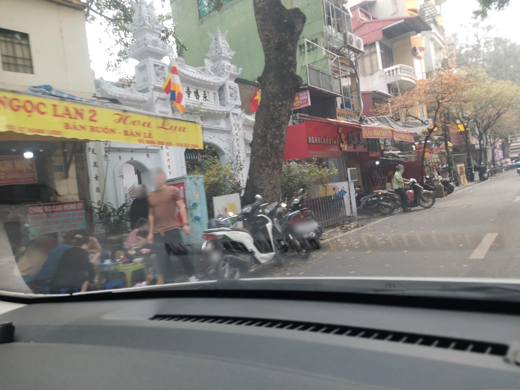 Street view near Nga Mai (Hanoi Kangaroo Hostel), Hoàn Kiếm — © hn_left_2 (CC BY-SA · Mapillary)