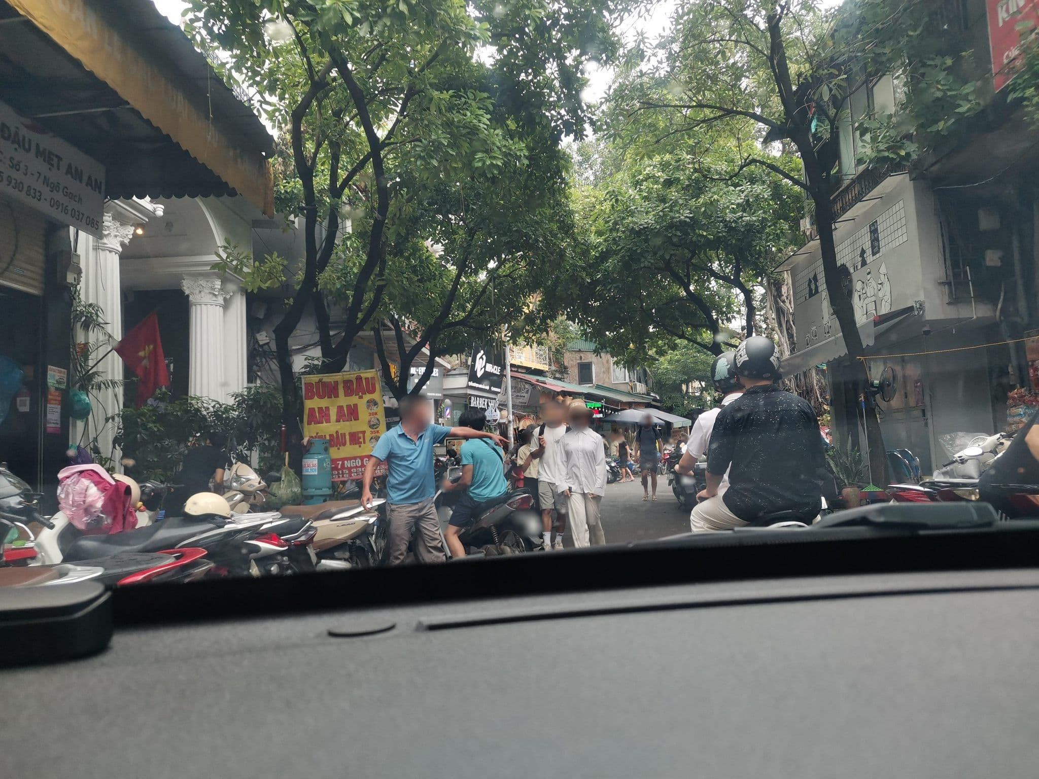 Street view near A&Em Hotel, Hoàn Kiếm — © hn_left_2 (CC BY-SA · Mapillary)