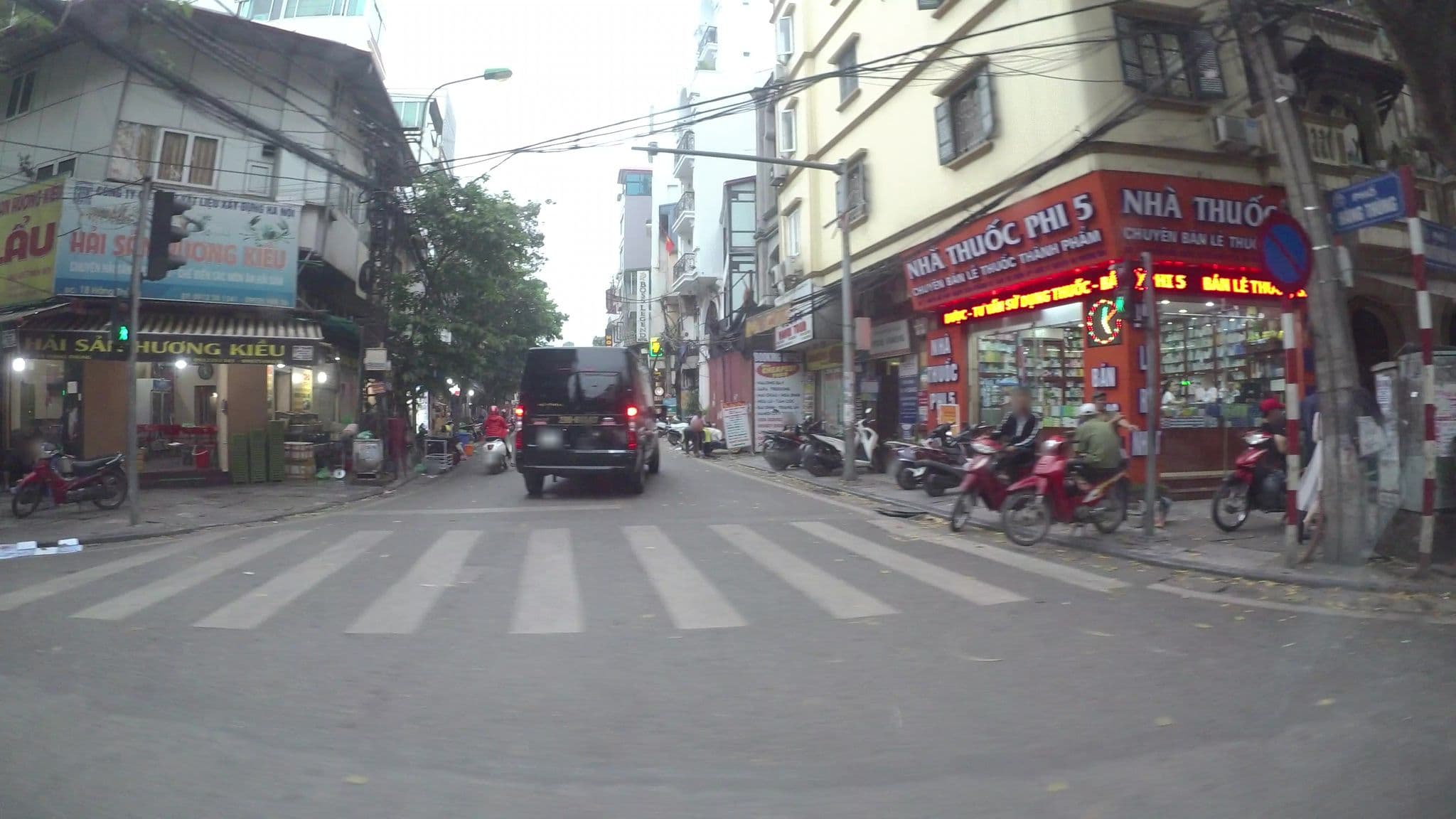 Street view near La Siesta Classic Hang Thung, Hoàn Kiếm — © kaart_1 (CC BY-SA · Mapillary)