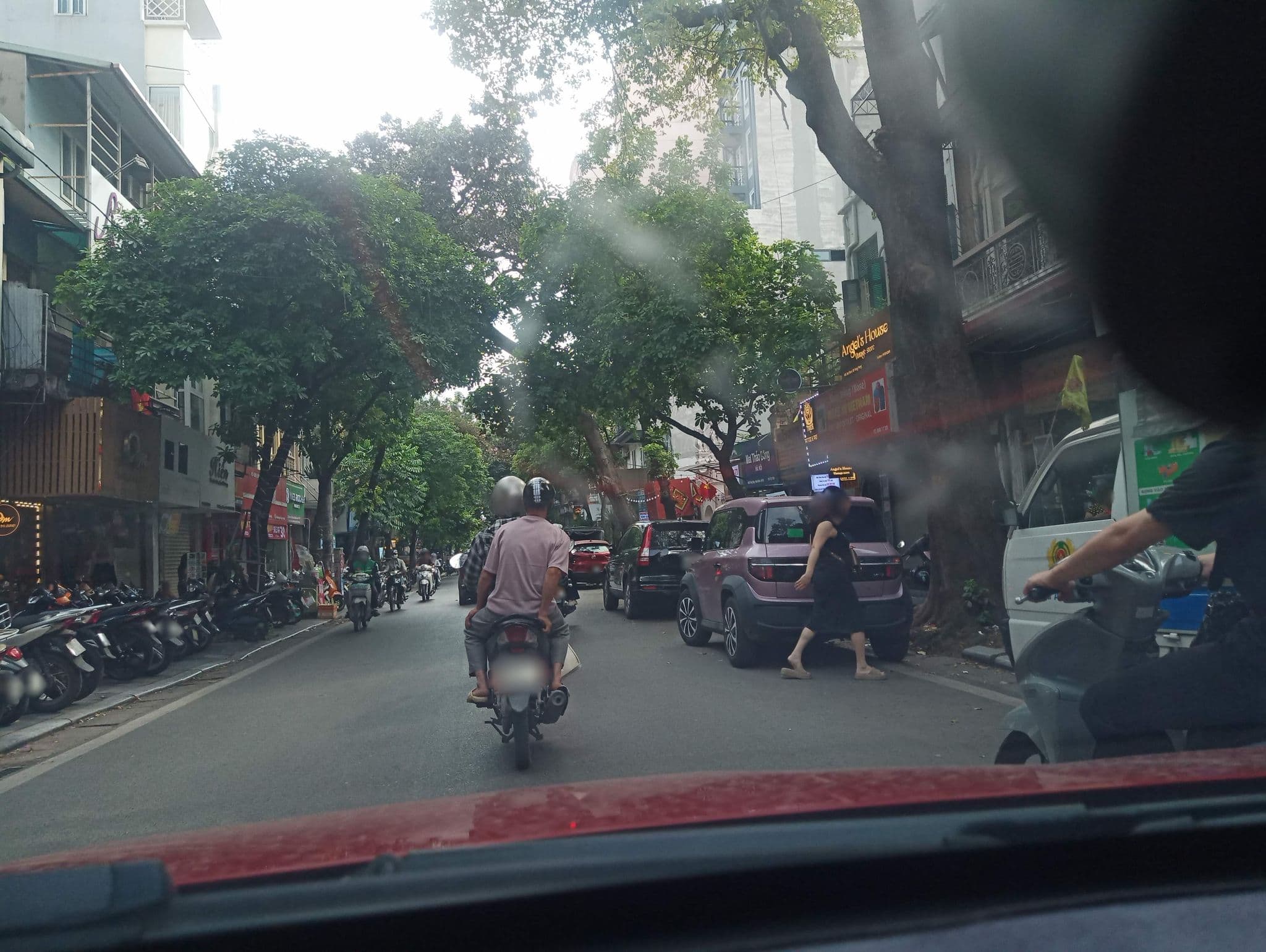 Street view near Hanoi City Palace Hotel, Hoàn Kiếm — © hn_front_1 (CC BY-SA · Mapillary)