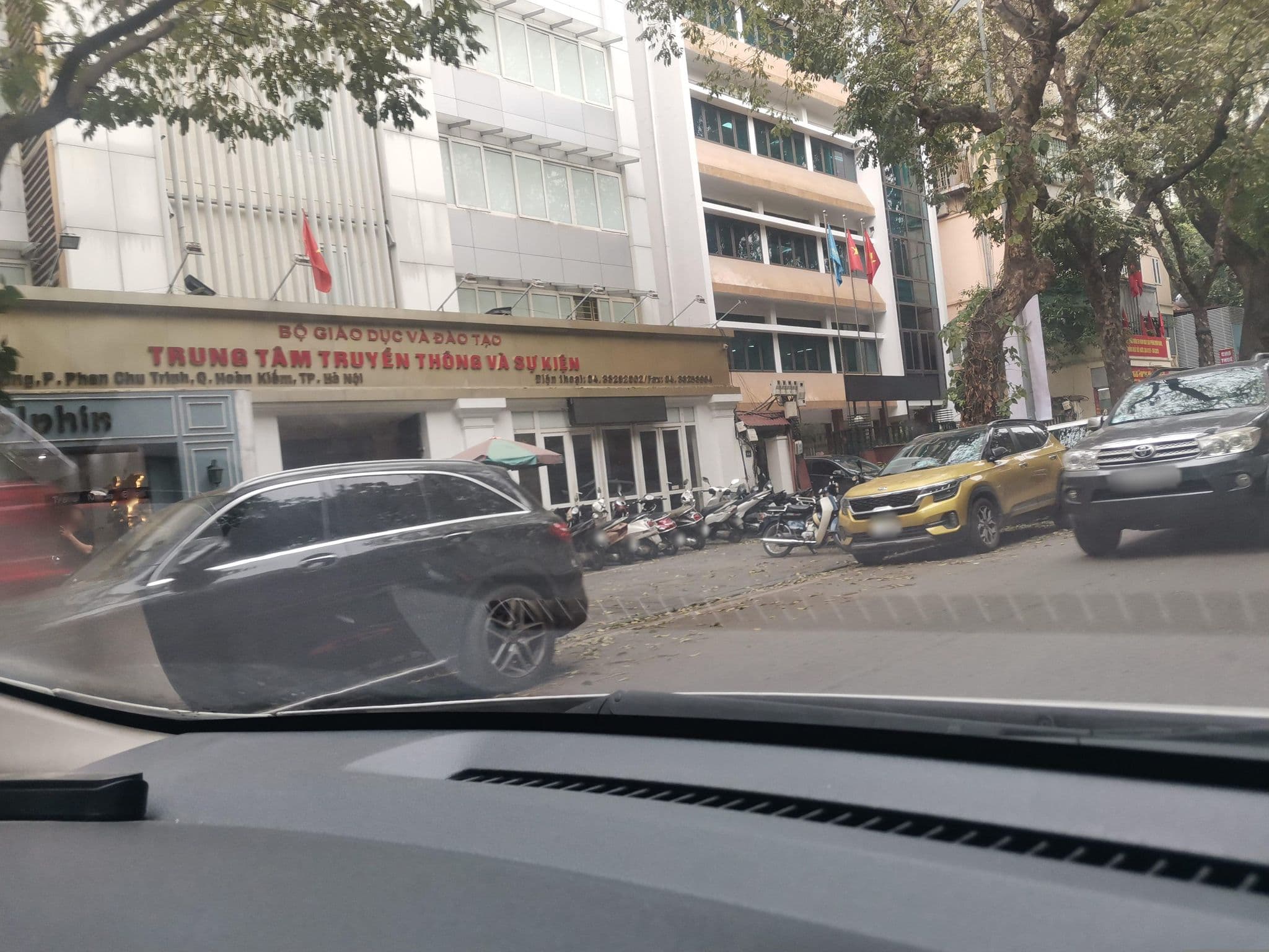 Street view near The Rose Cover, Cửa Nam — © hn_left_2 (CC BY-SA · Mapillary)