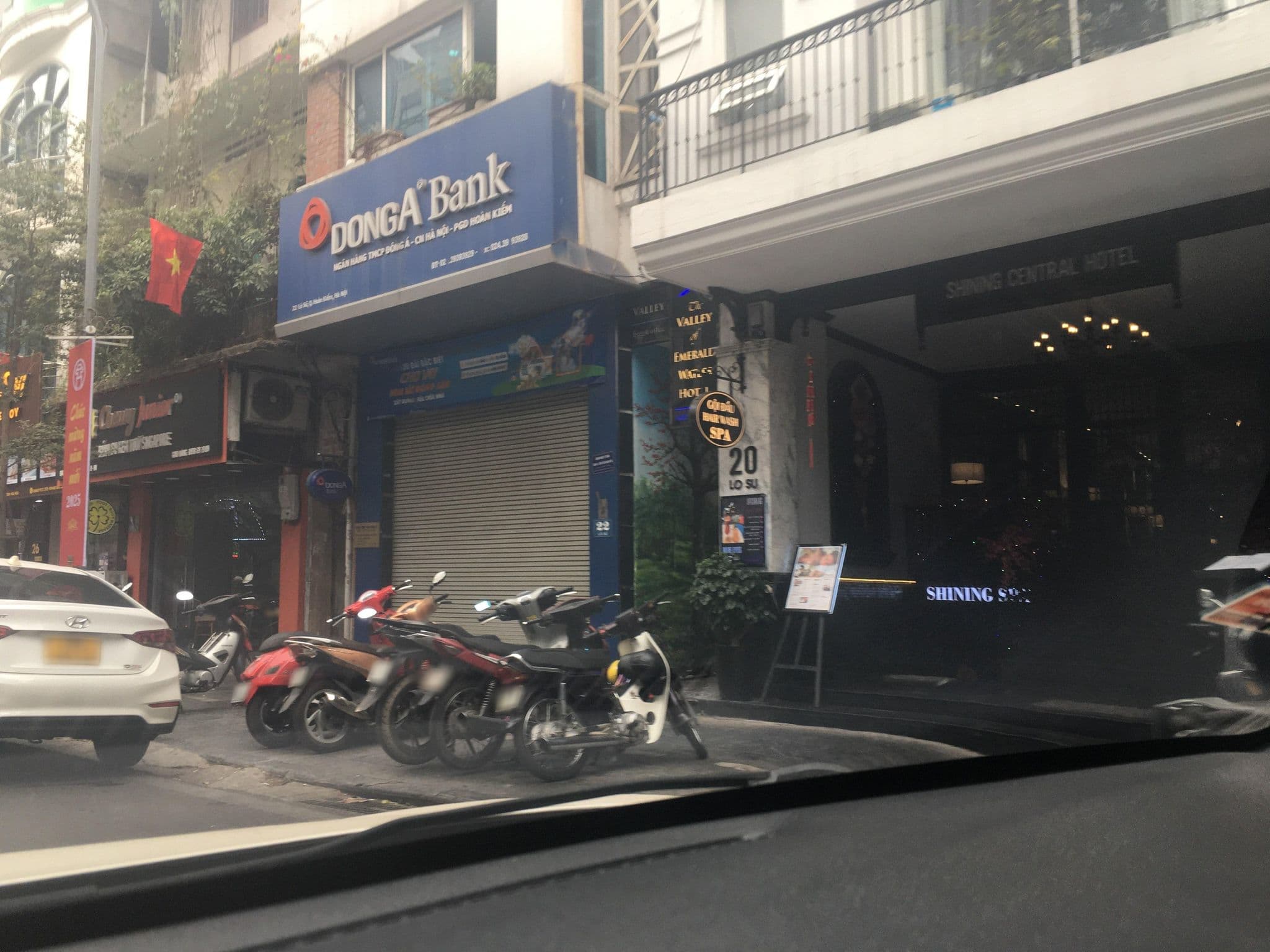 Street view near Hanoi Happy Hotel, Hoàn Kiếm — © hn_right_2 (CC BY-SA · Mapillary)