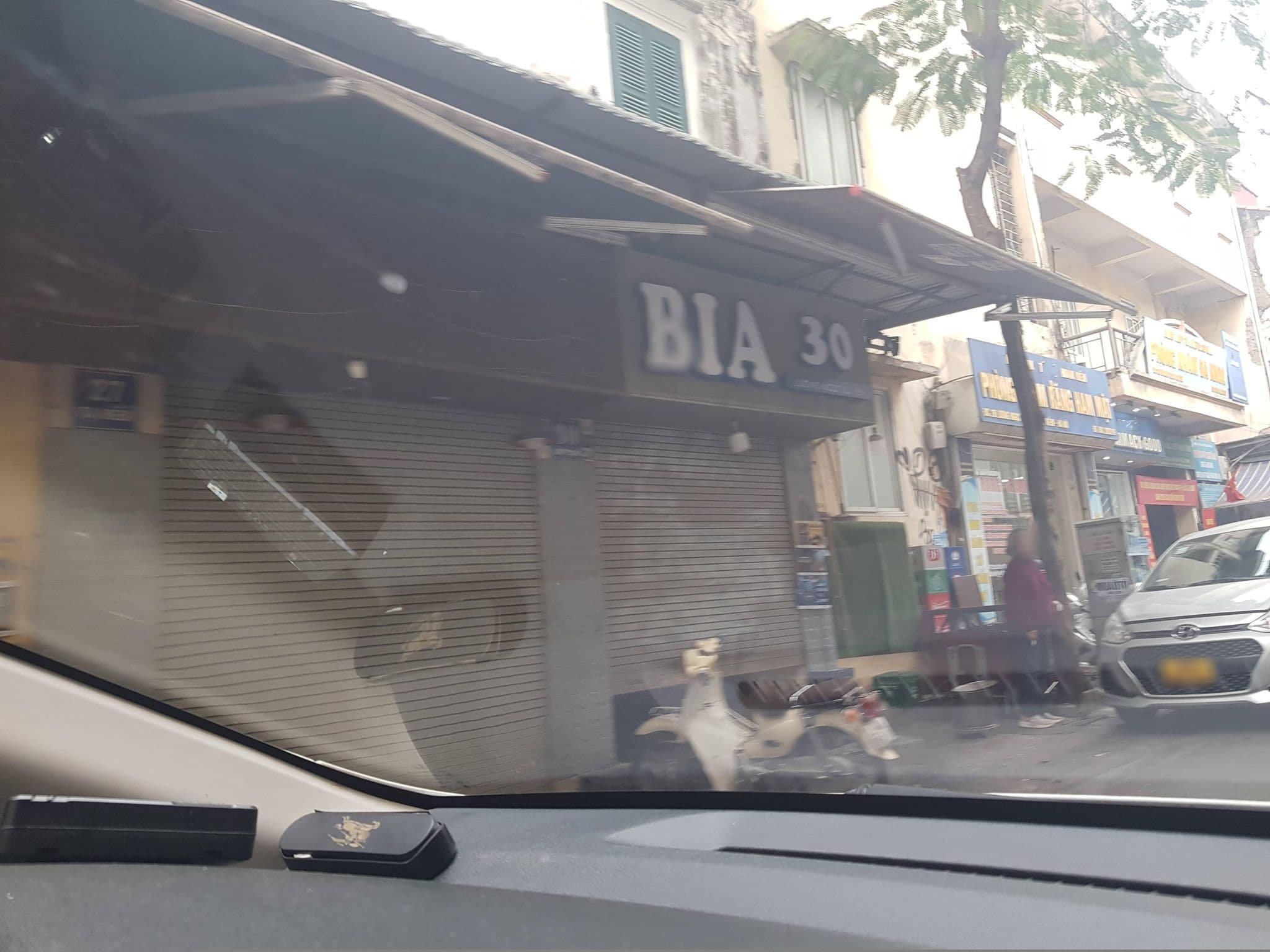 Street view near Meow Hostel, Hoàn Kiếm — © hn_left_2 (CC BY-SA · Mapillary)