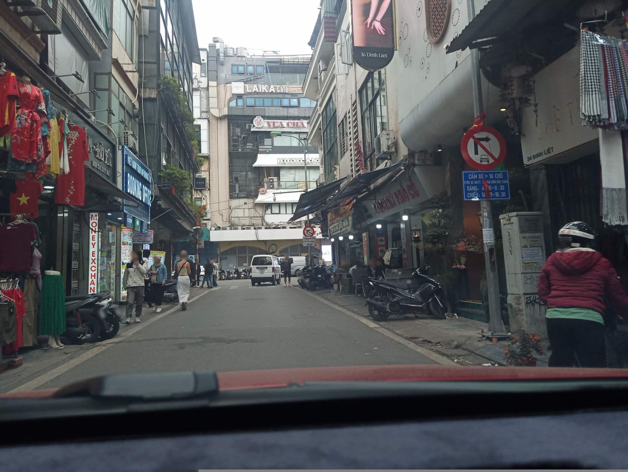 Street view near Royal  Hanoi, Hoàn Kiếm — © hn_front_1 (CC BY-SA · Mapillary)