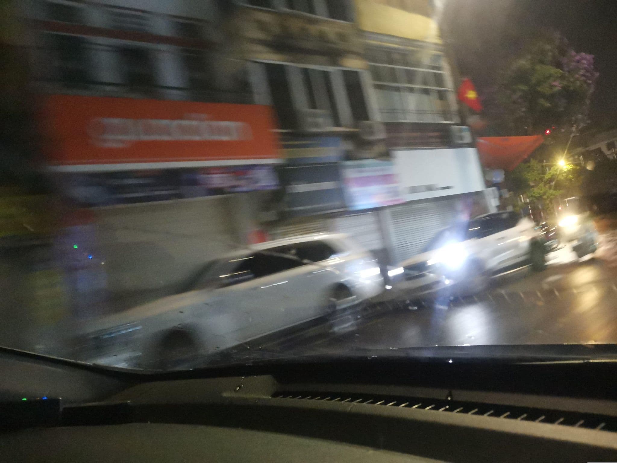 Street view near Soleil Hotel 211 Hàng Bông, Hanoi — © hn_left_2 (CC BY-SA · Mapillary)