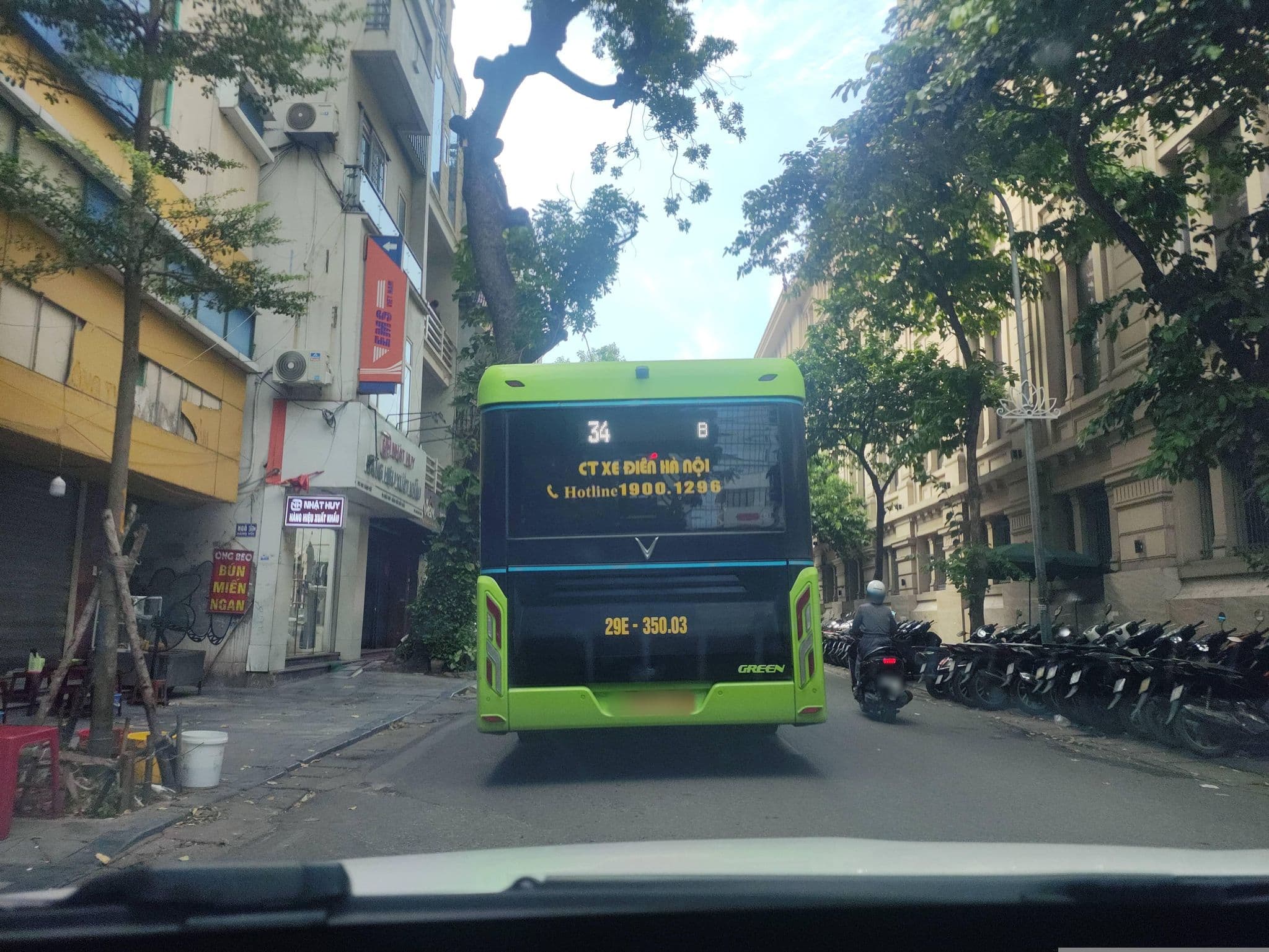 Street view near Eclipse Legend Hotel, Hoàn Kiếm — © hn_right_1 (CC BY-SA · Mapillary)