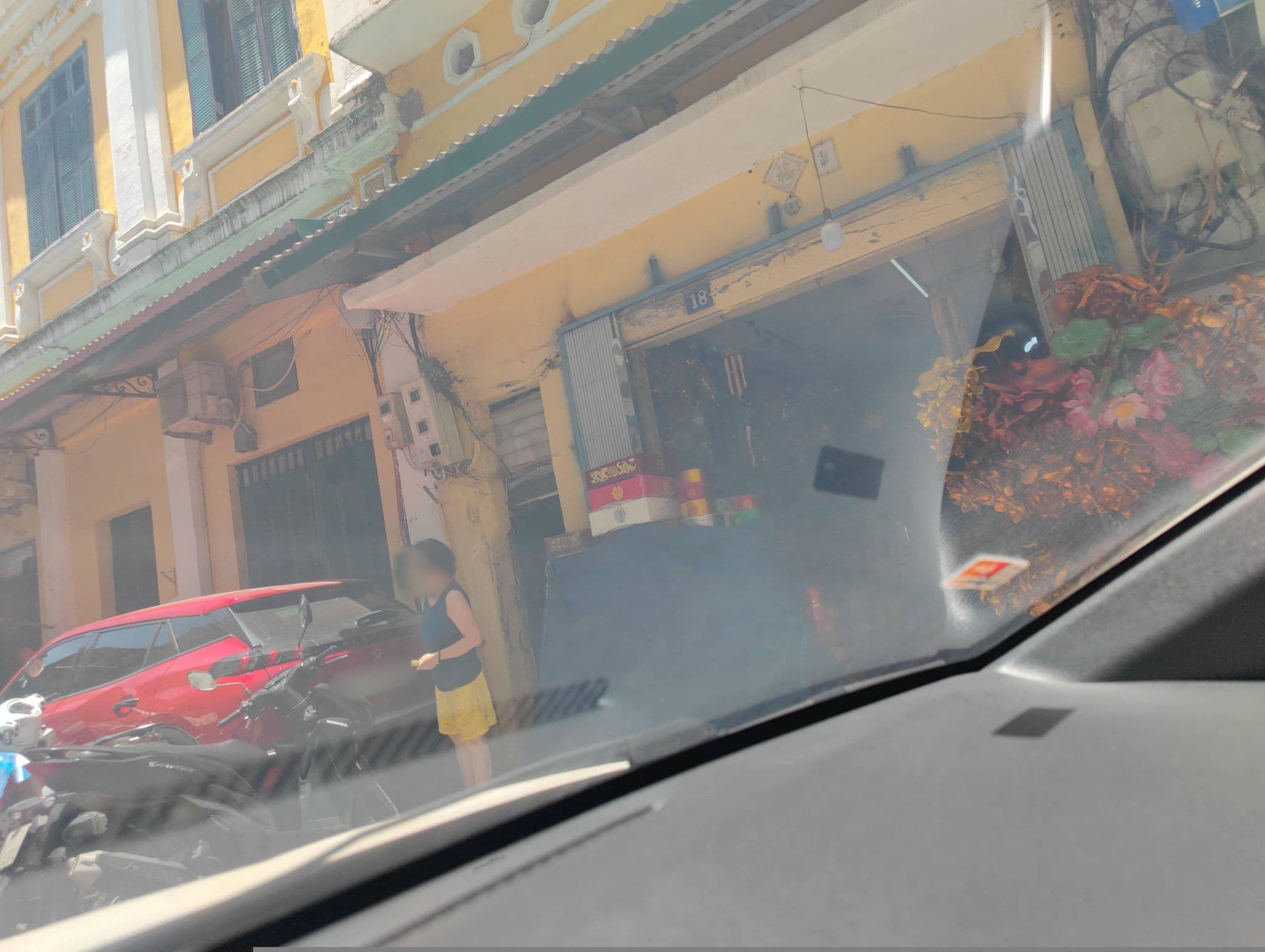 Street view near Nexy Hostel, Hoàn Kiếm — © hn_right_2 (CC BY-SA · Mapillary)