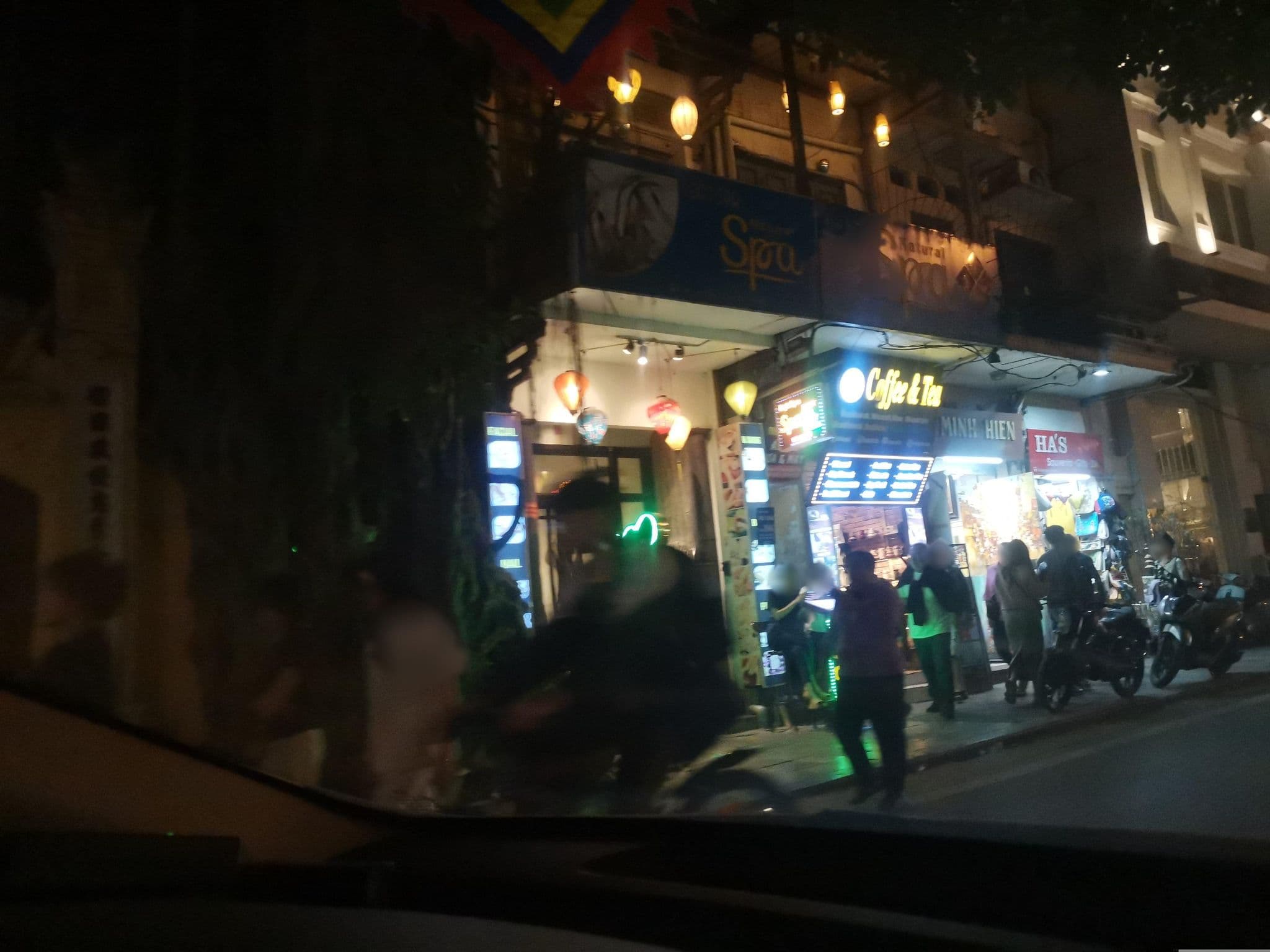 Street view near Kén Hotel by Connek, Hoàn Kiếm — © hn_left_2 (CC BY-SA · Mapillary)
