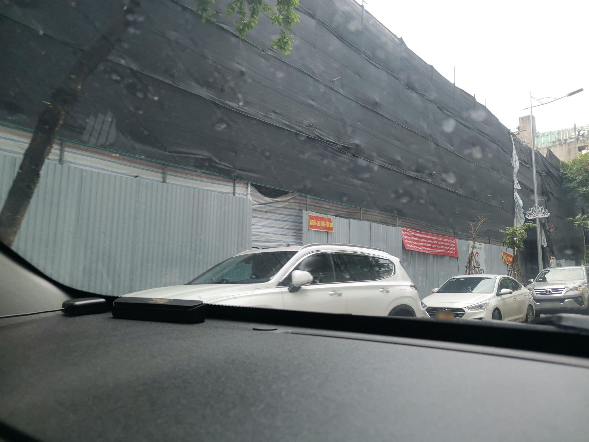Street view near İbiz Hotel, Hoàn Kiếm — © hn_left_2 (CC BY-SA · Mapillary)
