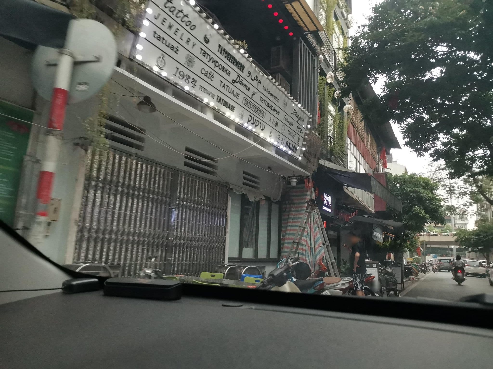 Street view near Hanoi Space Hotel, Hoàn Kiếm — © hn_left_2 (CC BY-SA · Mapillary)