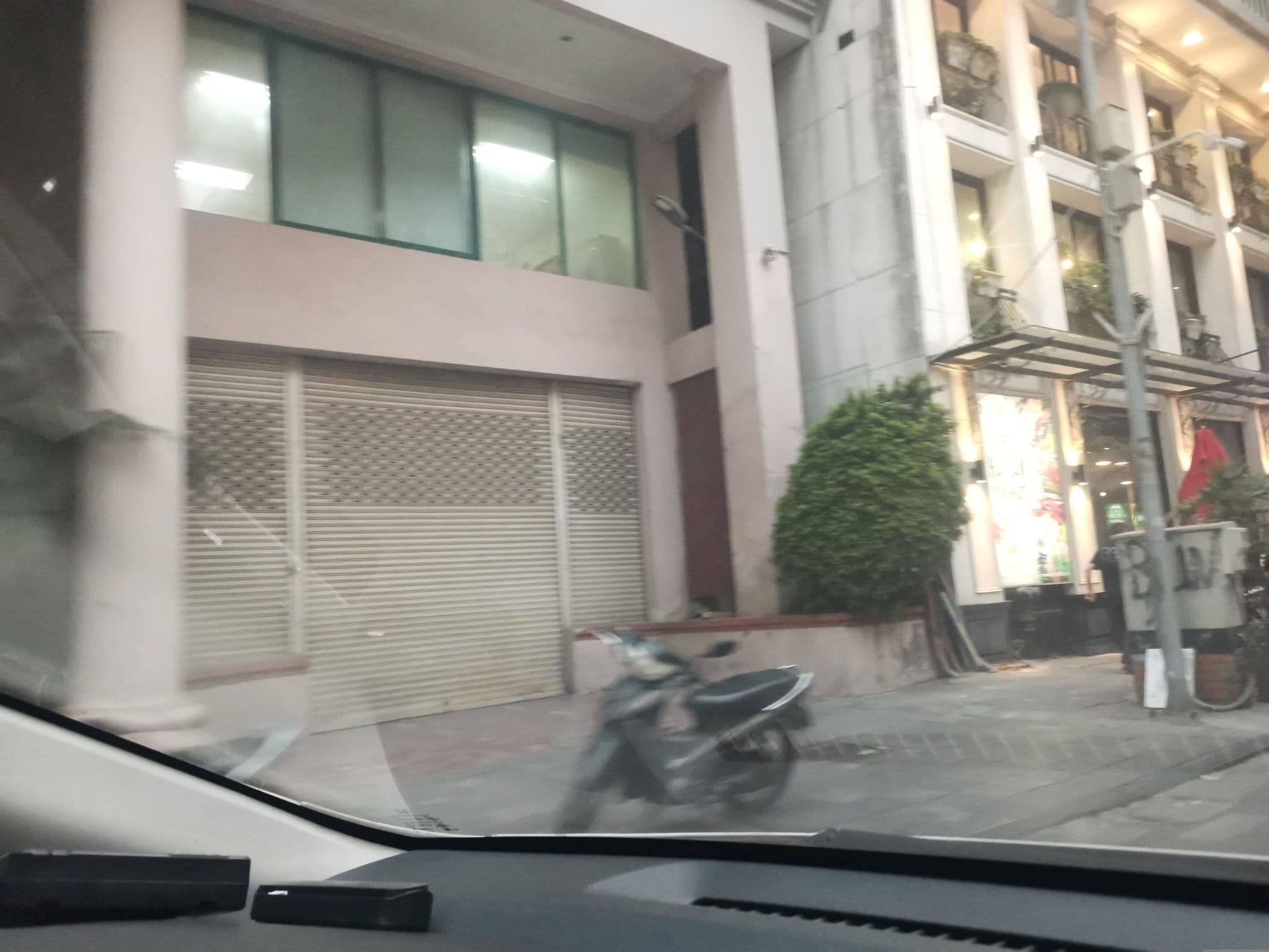 Street view near Hotel De Rond Hanoi, Hoàn Kiếm — © hn_left_2 (CC BY-SA · Mapillary)