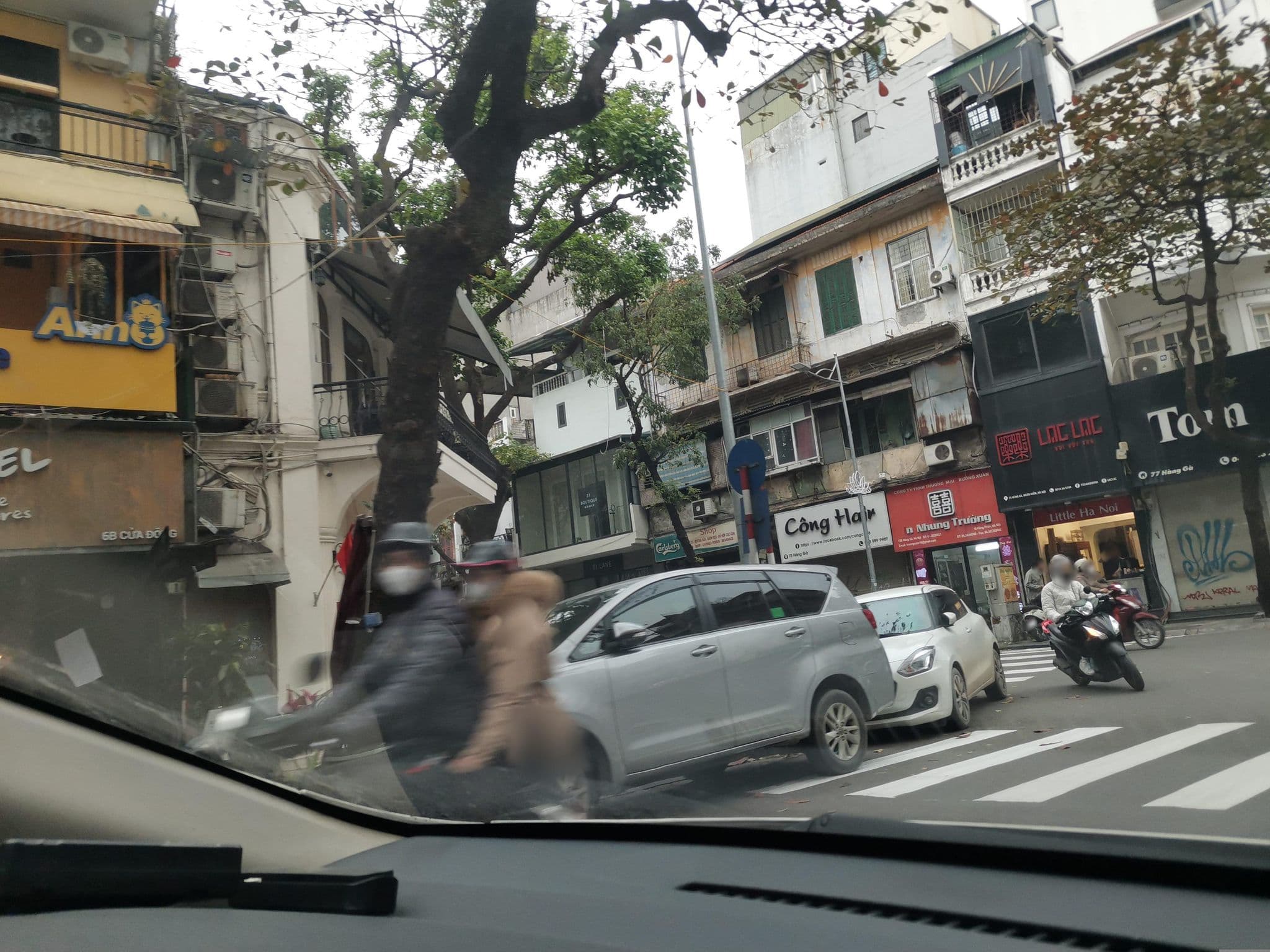 Street view near Serenity Hotel, Hoàn Kiếm — © hn_left_2 (CC BY-SA · Mapillary)