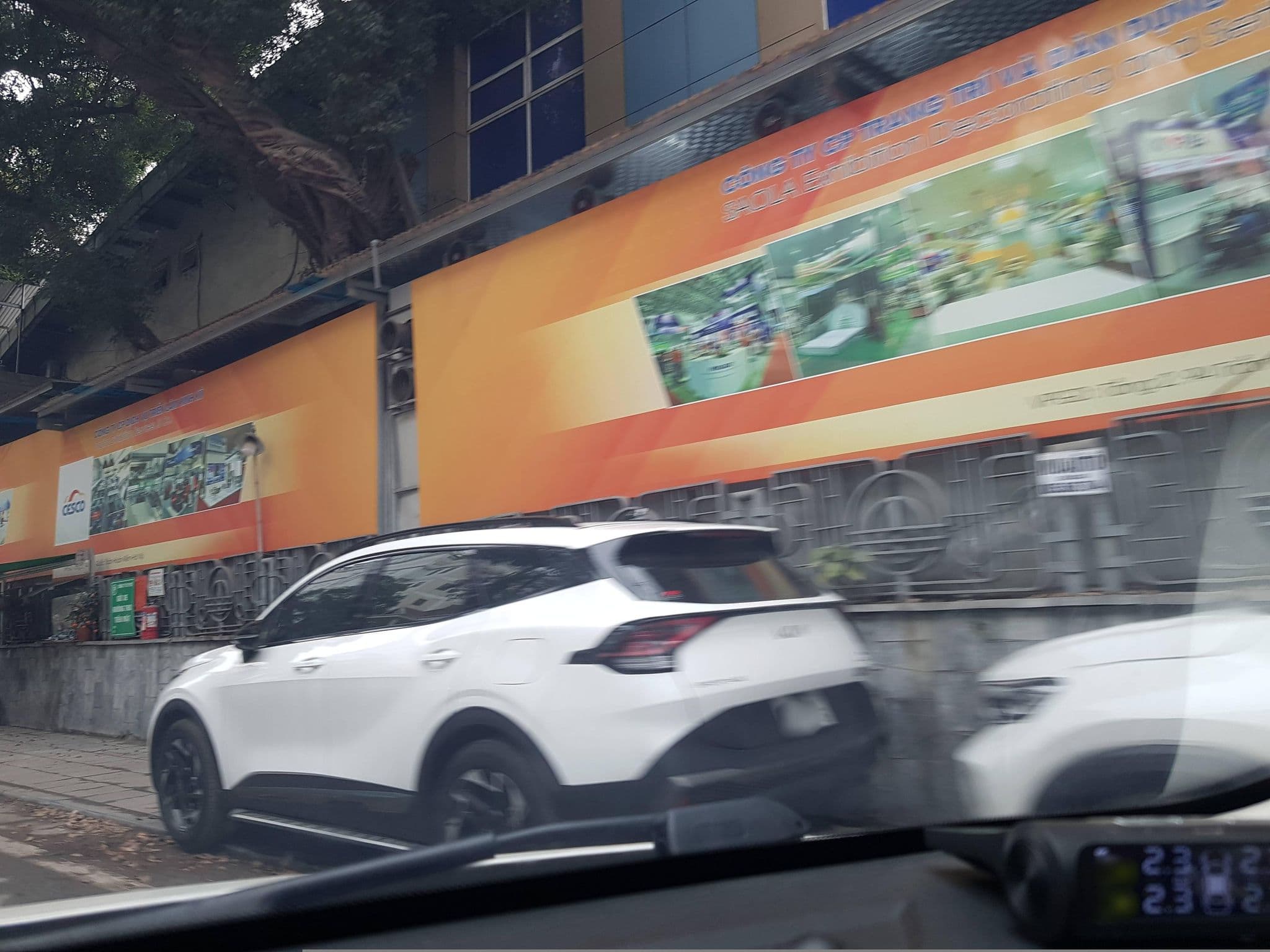Street view near Nhà Khách Tổng Liên Đoàn, Hanoi — © hn_right_1 (CC BY-SA · Mapillary)