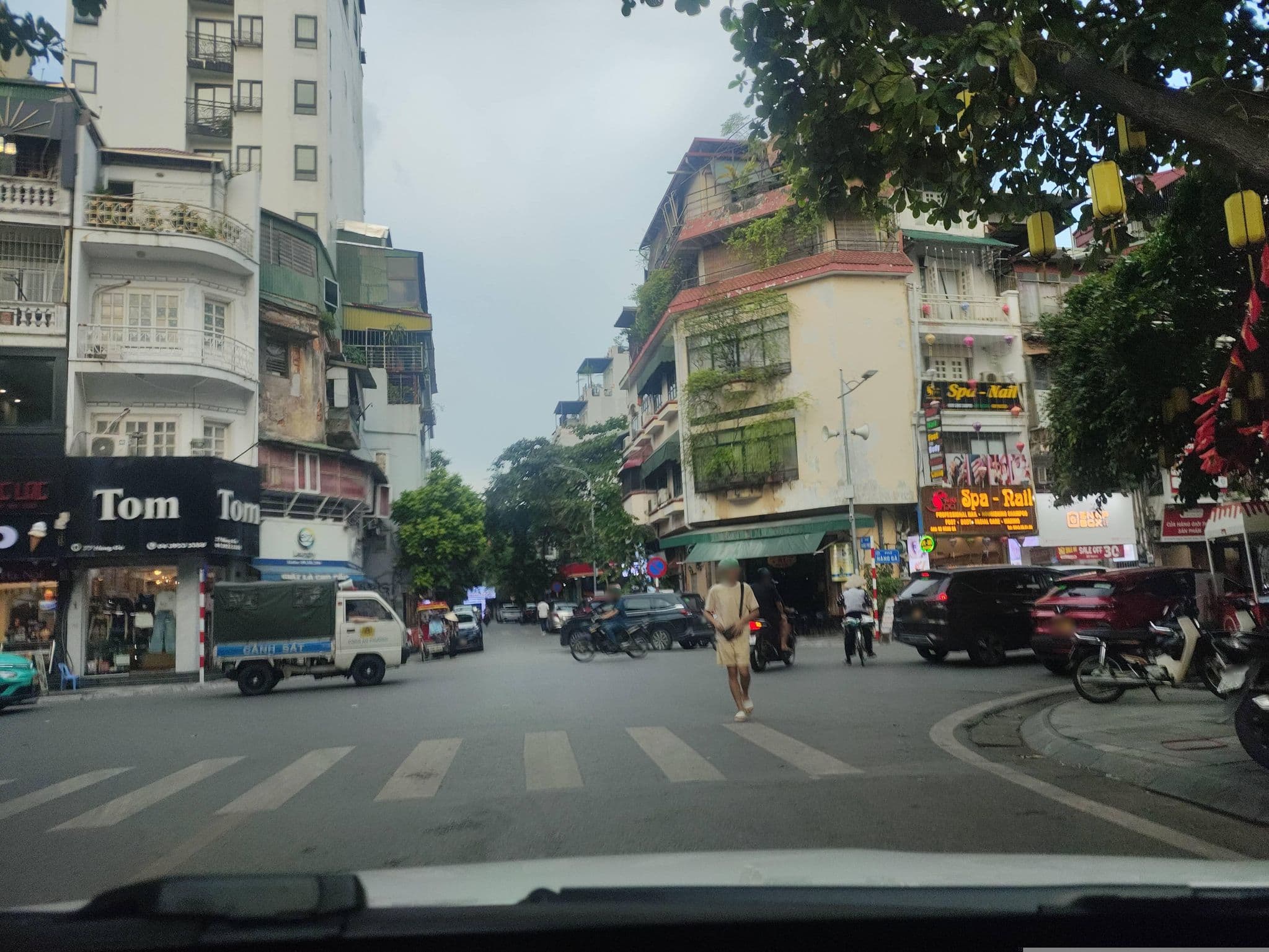 Street view near Hanoi salute hotel & spa, Hoàn Kiếm — © hn_right_1 (CC BY-SA · Mapillary)