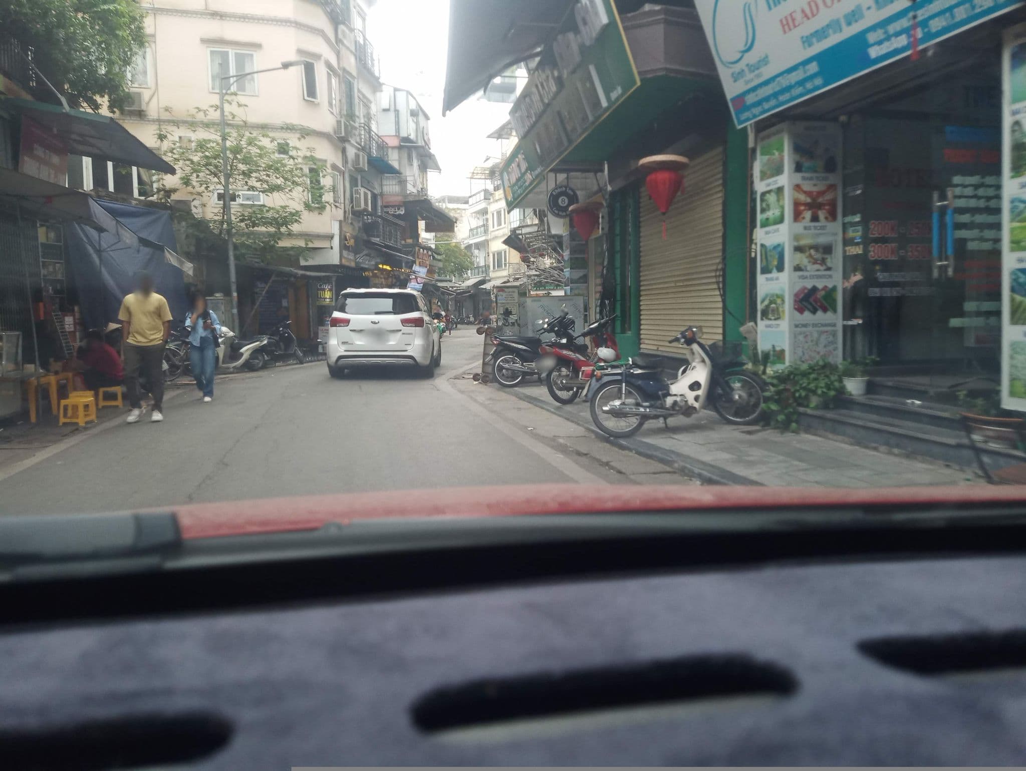 Street view near Marriotte hotel, Hoàn Kiếm — © hn_front_1 (CC BY-SA · Mapillary)