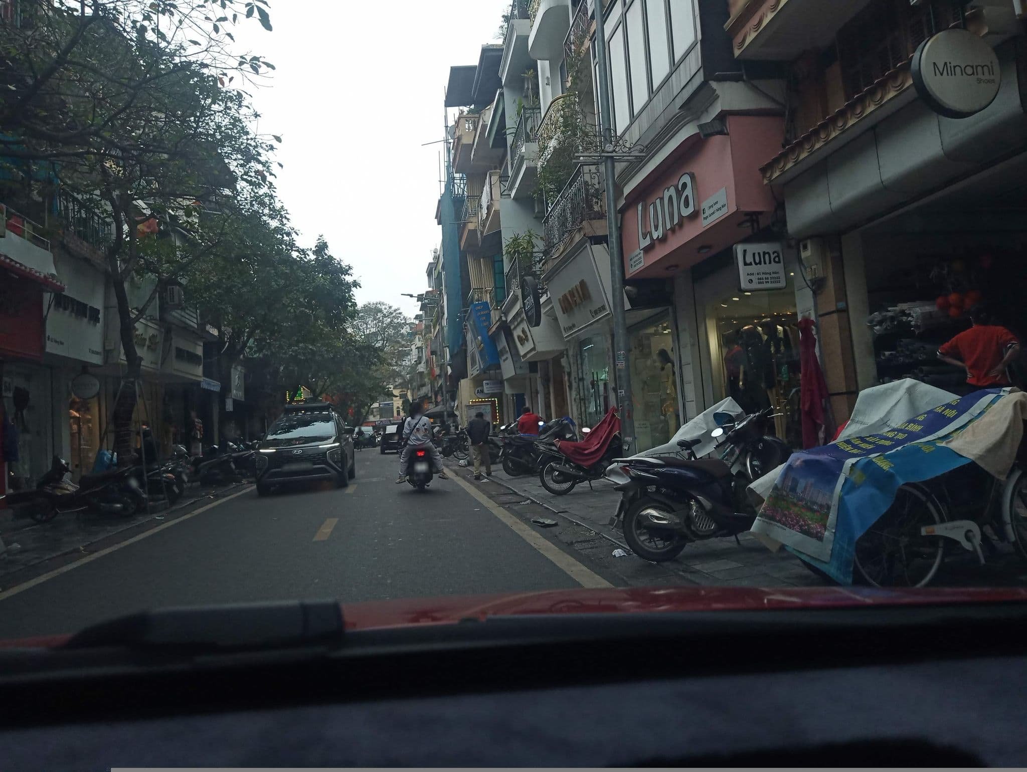 Street view near Art Hotel Hanoi, Hoàn Kiếm — © hn_front_1 (CC BY-SA · Mapillary)
