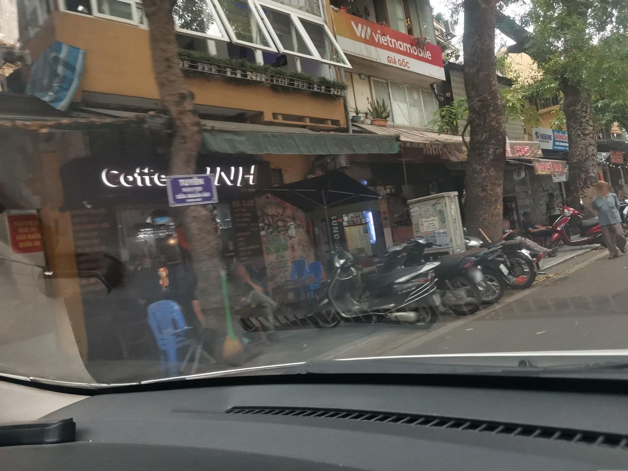 Street view near Hanoi Hostel Tour Service, Hoàn Kiếm — © hn_left_2 (CC BY-SA · Mapillary)