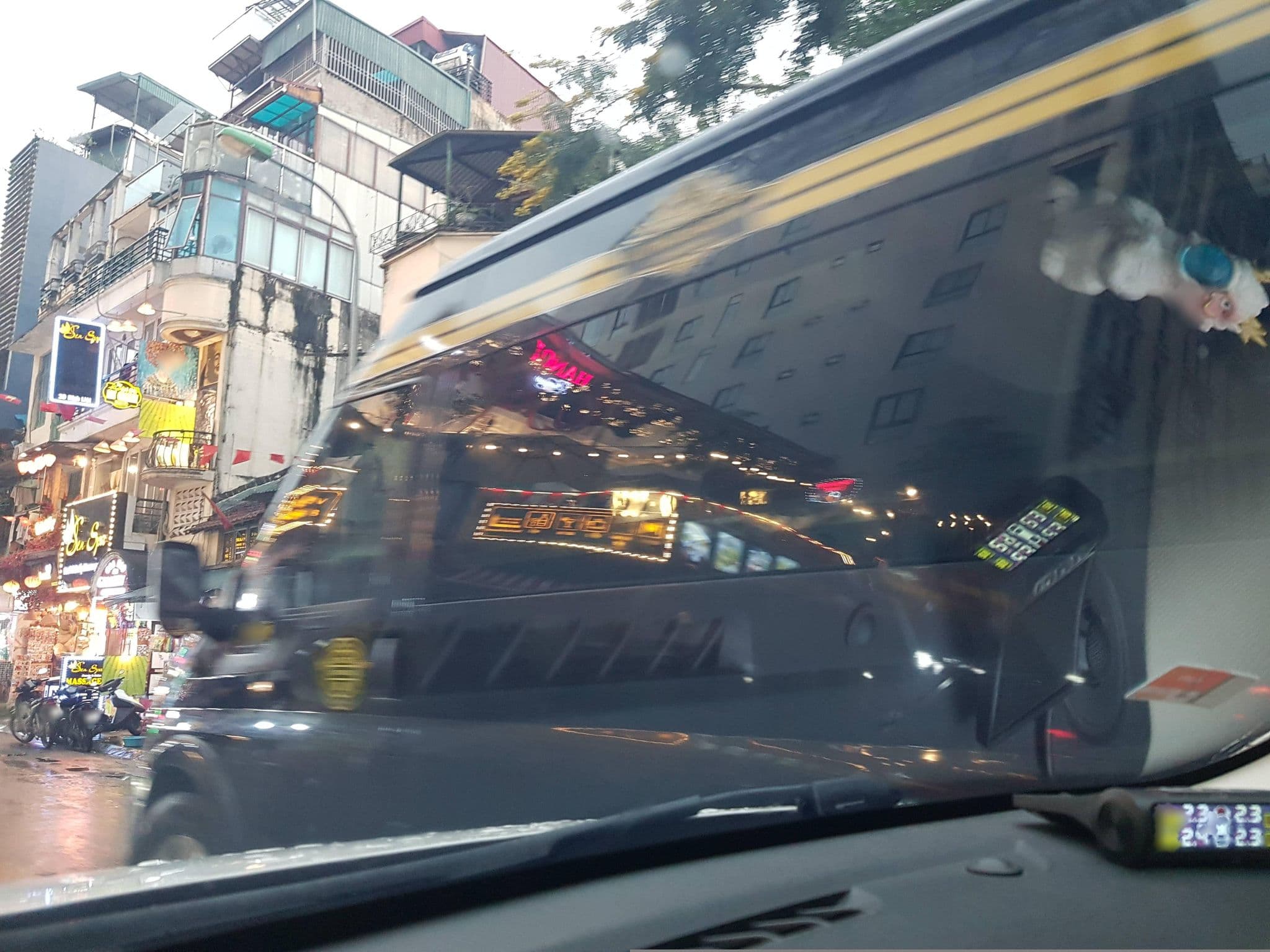 Street view near Sleepy Guesty House In Hanoi, Hoàn Kiếm — © hn_right_1 (CC BY-SA · Mapillary)