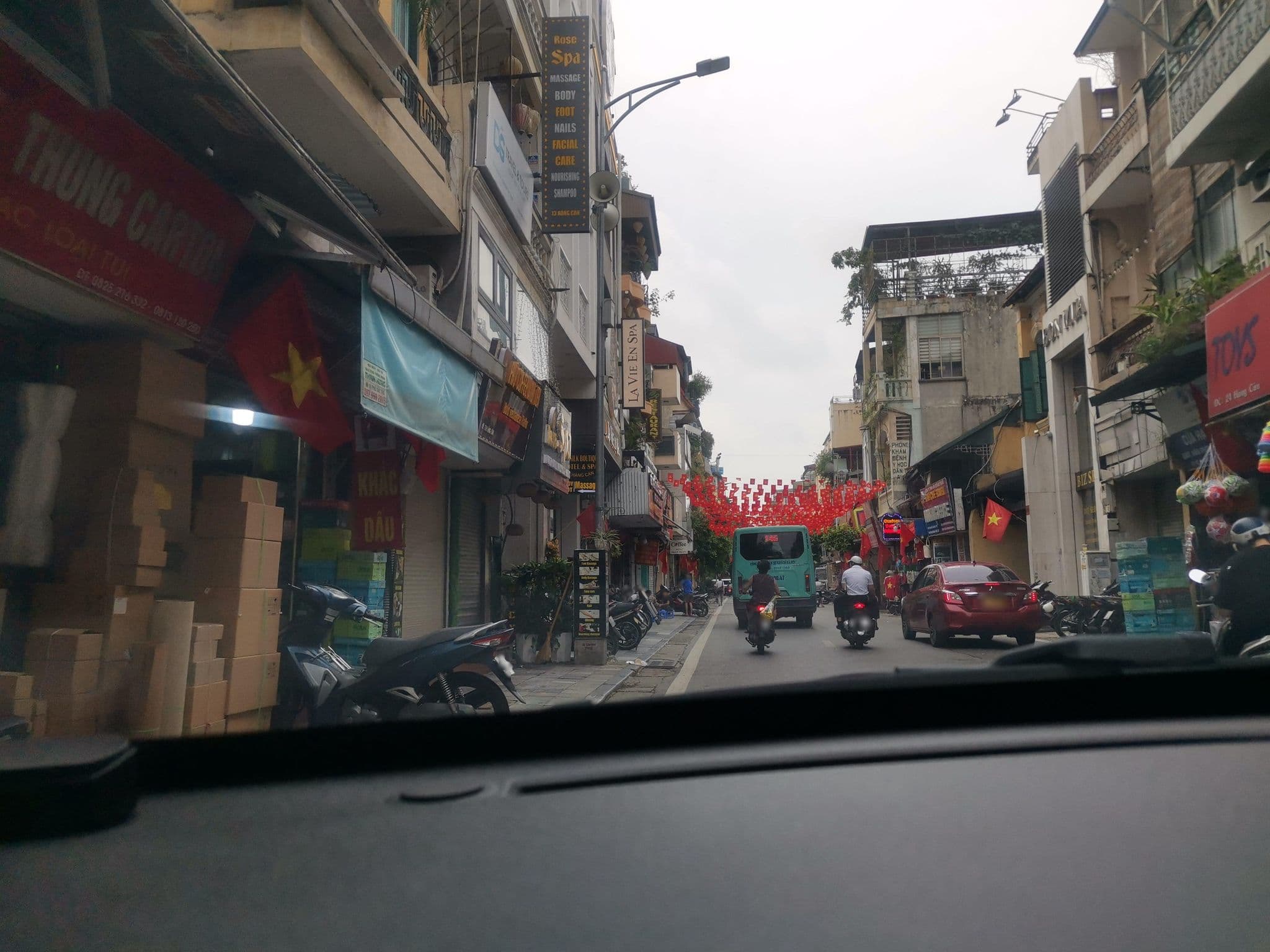 Street view near Hoan Kiem Grand Hotel, Hoàn Kiếm — © hn_left_2 (CC BY-SA · Mapillary)
