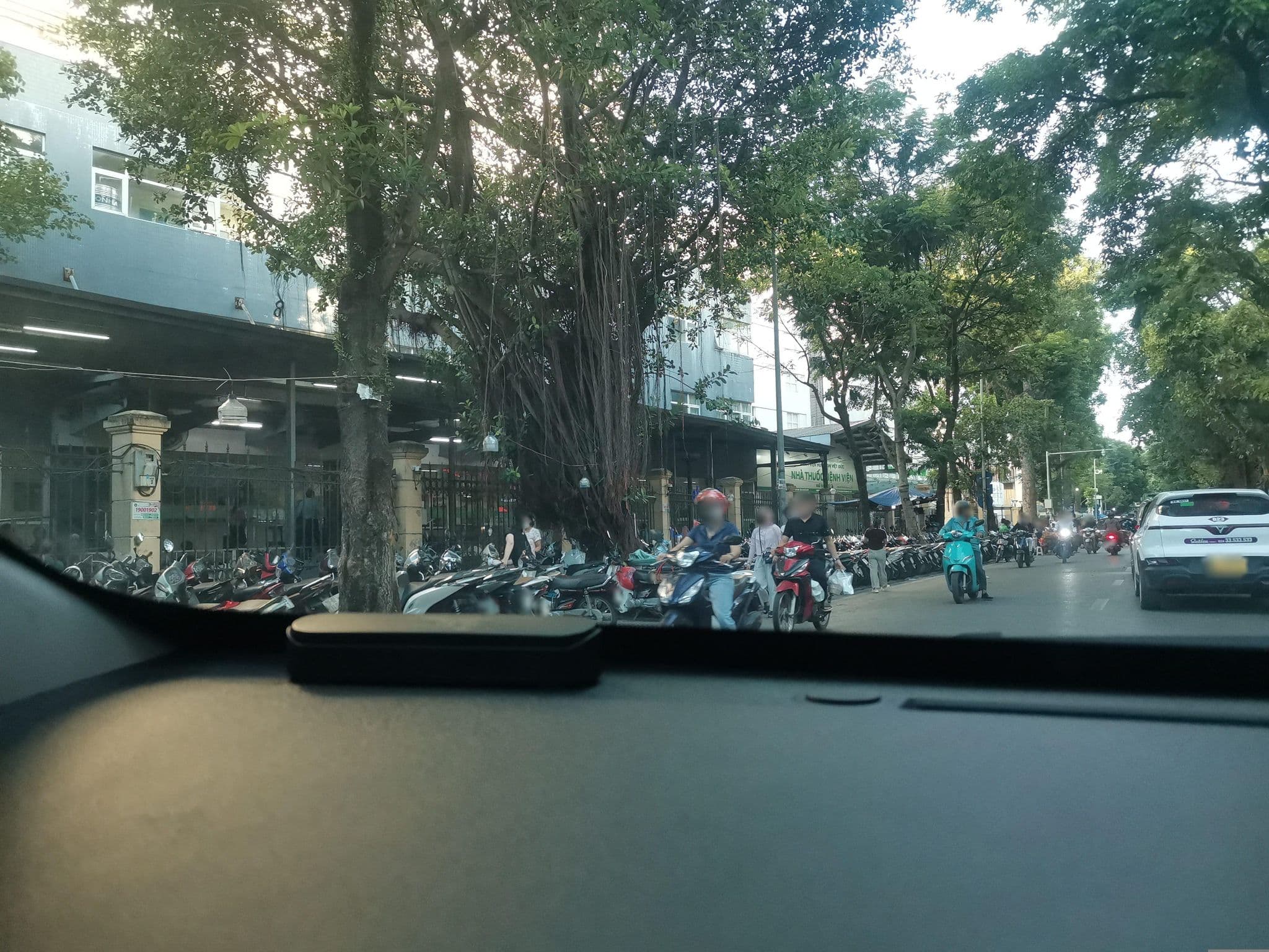 Street view near Khách Sạn Danh Thịnh, Hoàn Kiếm — © hn_left_2 (CC BY-SA · Mapillary)
