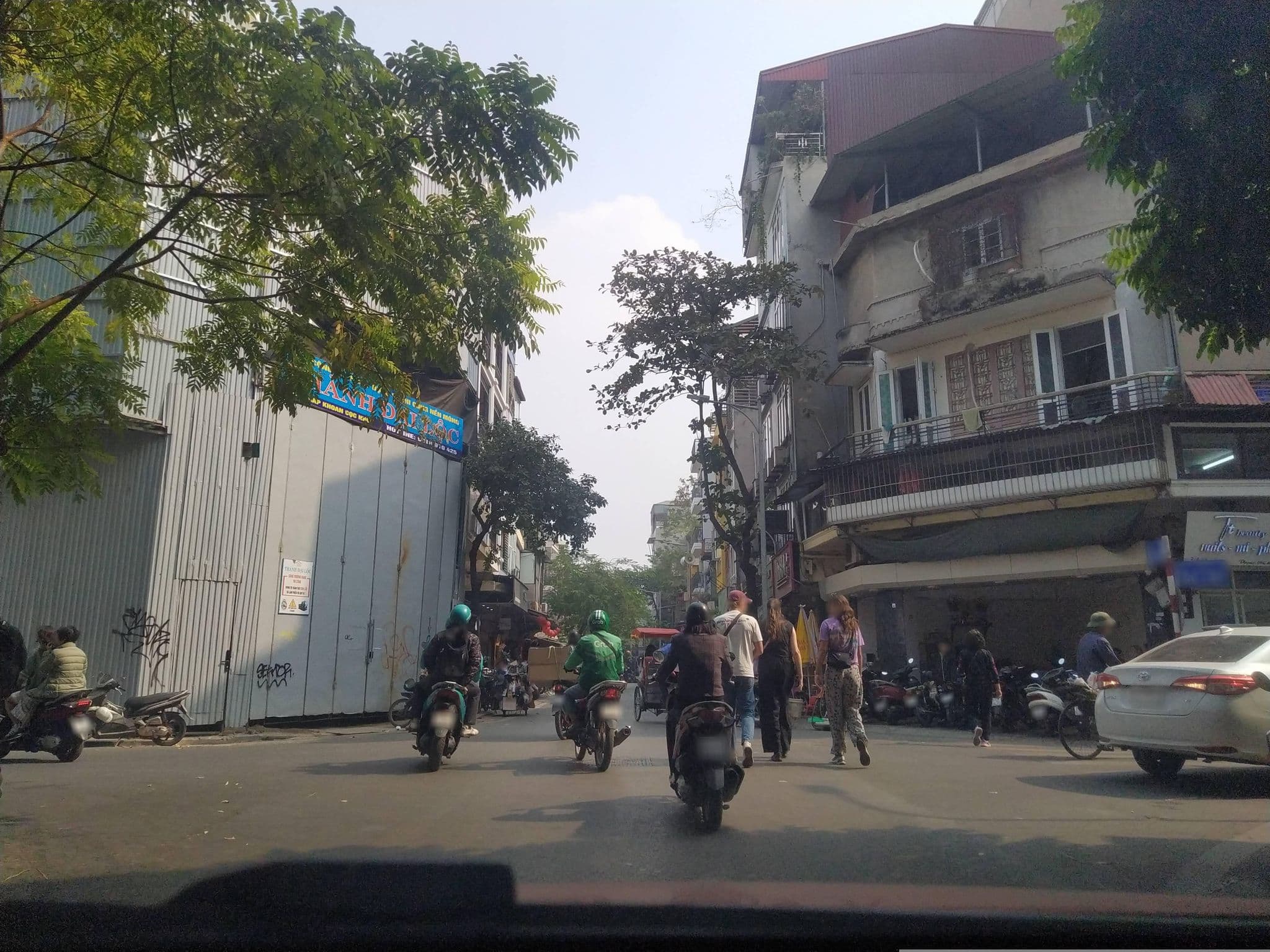 Street view near Hanoi Legacy Hotel, Hoàn Kiếm — © hn_front_1 (CC BY-SA · Mapillary)