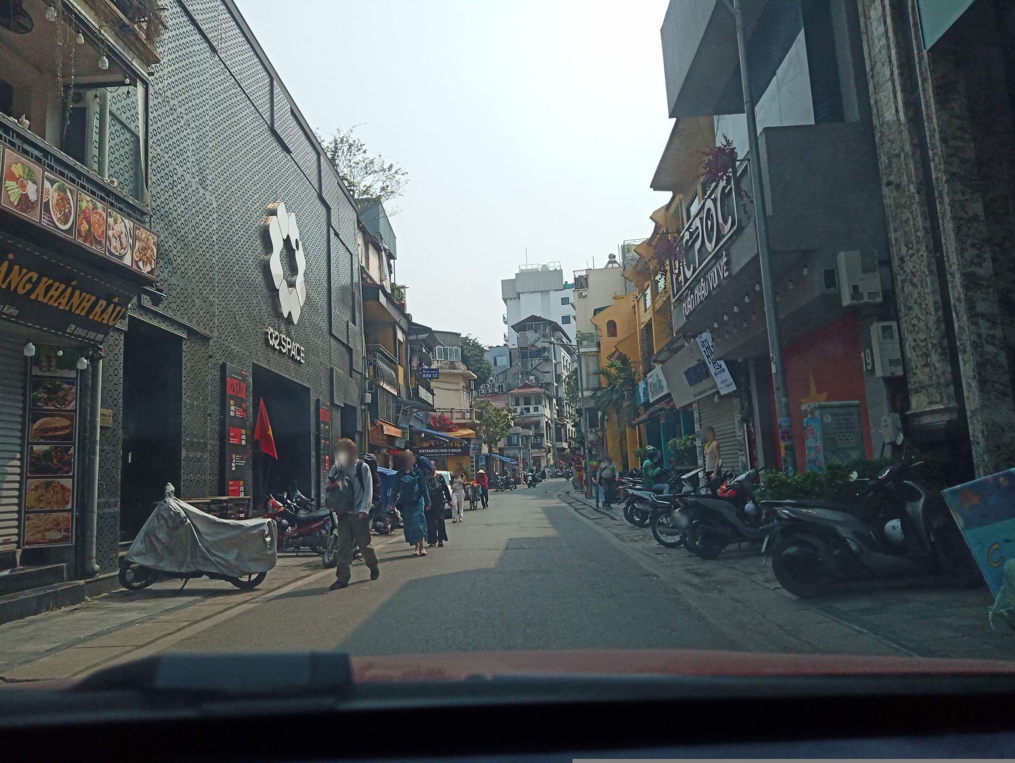 Street view near Discovery Hotel, Hoàn Kiếm — © hn_front_1 (CC BY-SA · Mapillary)