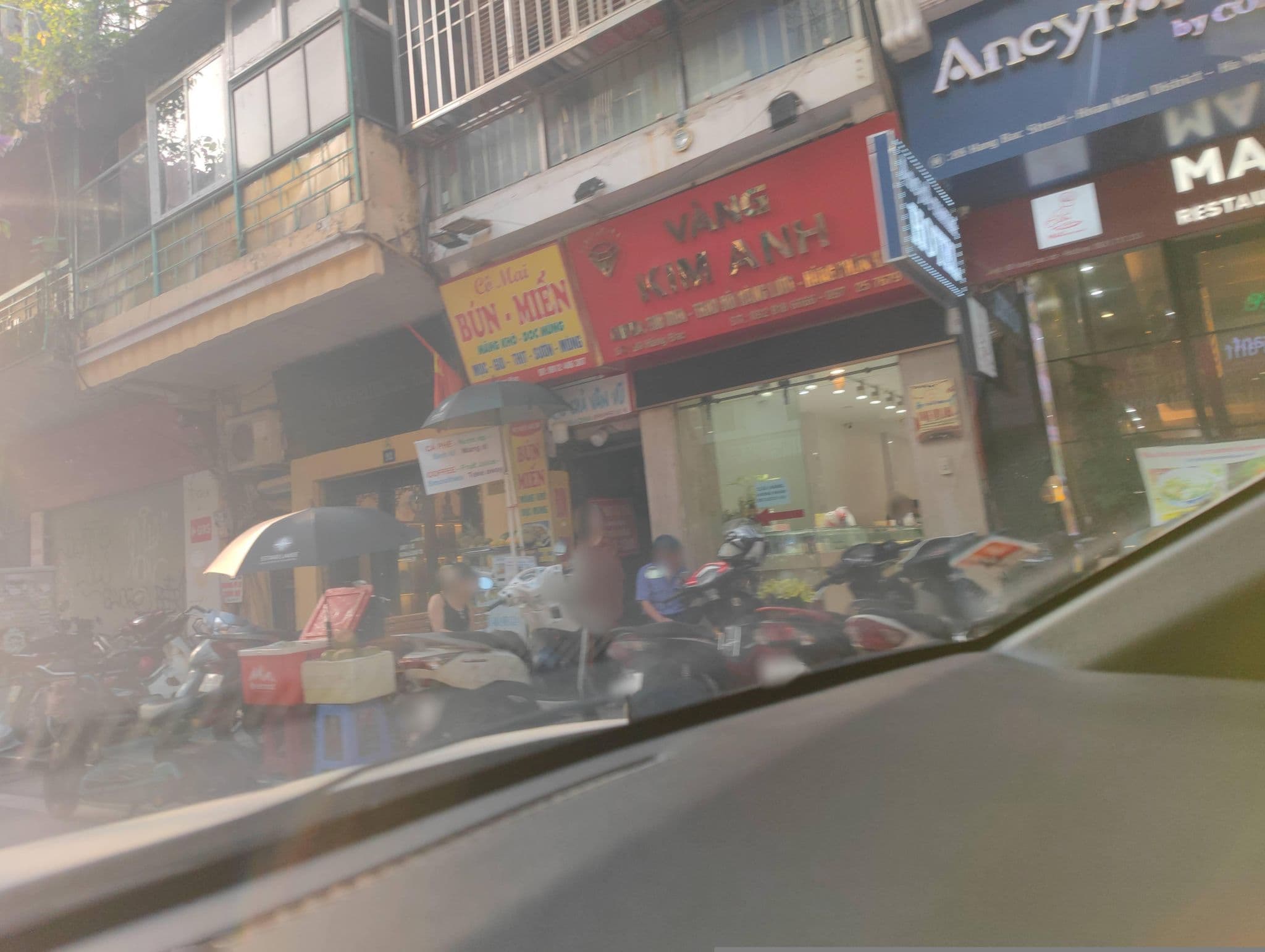 Street view near Hoan Kiem Hostel, Hoàn Kiếm — © hn_right_2 (CC BY-SA · Mapillary)