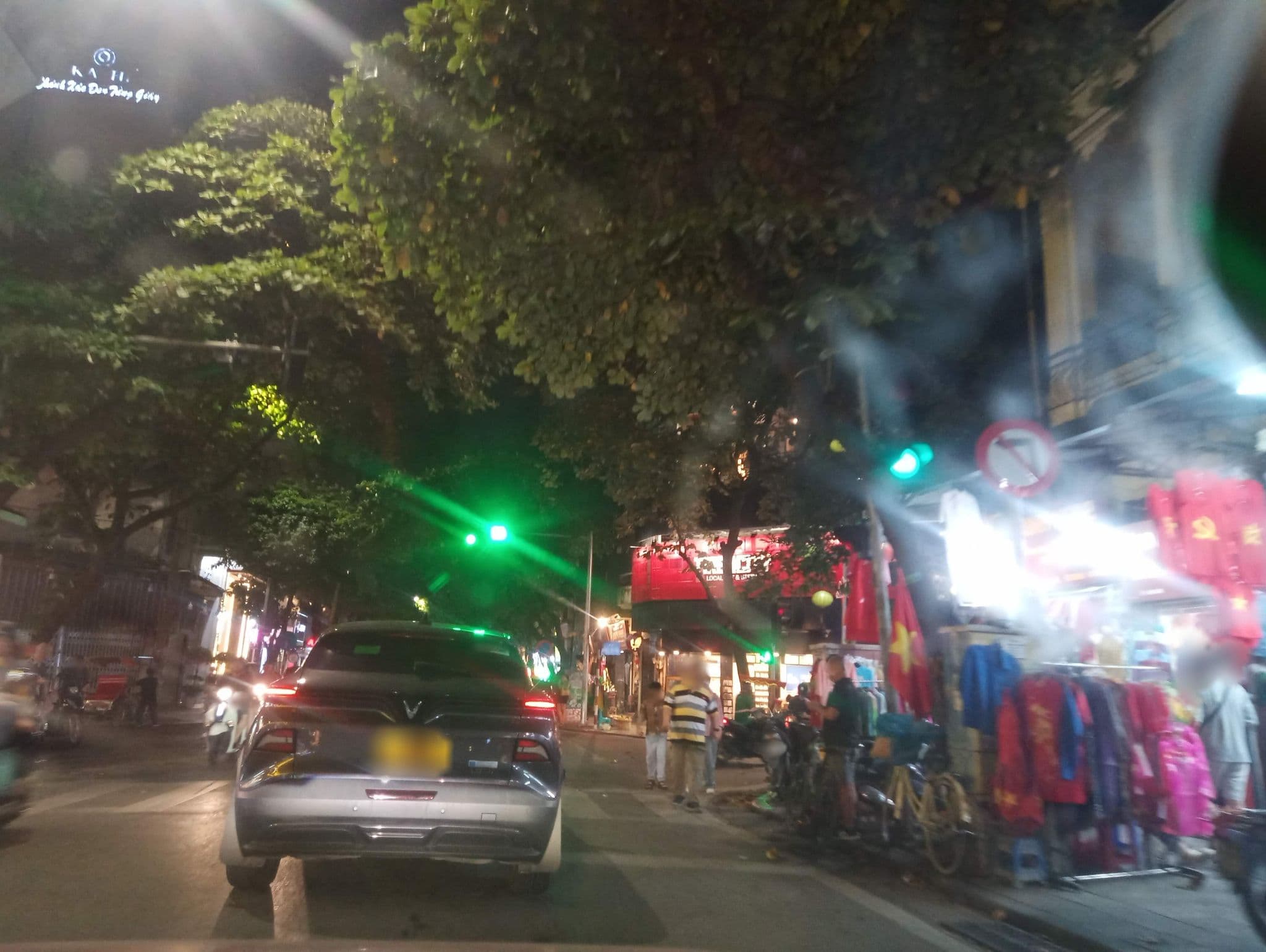 Street view near Hanoi Hibiscus, Hoàn Kiếm — © hn_front_1 (CC BY-SA · Mapillary)