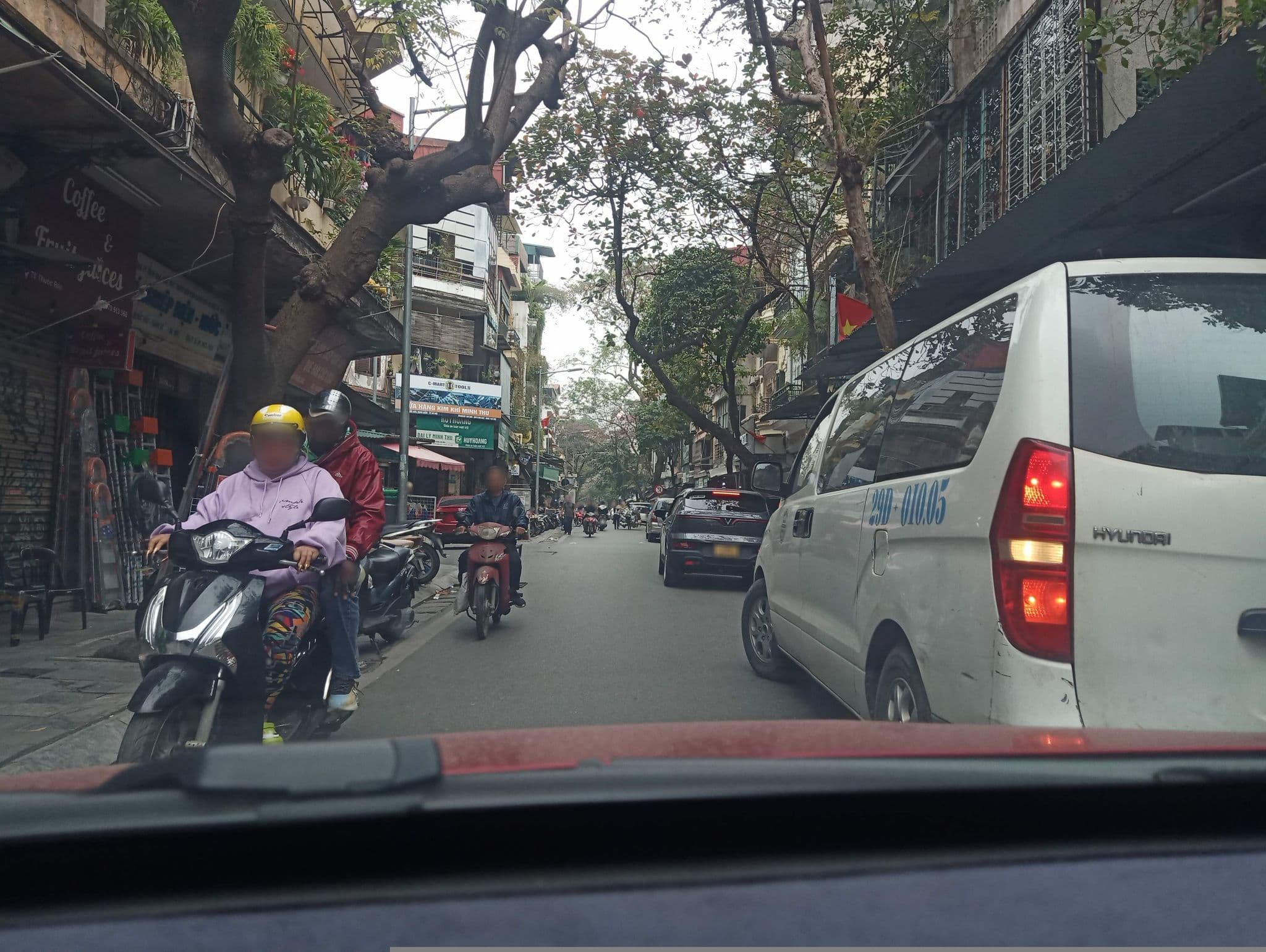 Street view near Indochina Queen 2 Hotel, Hoàn Kiếm — © hn_front_1 (CC BY-SA · Mapillary)