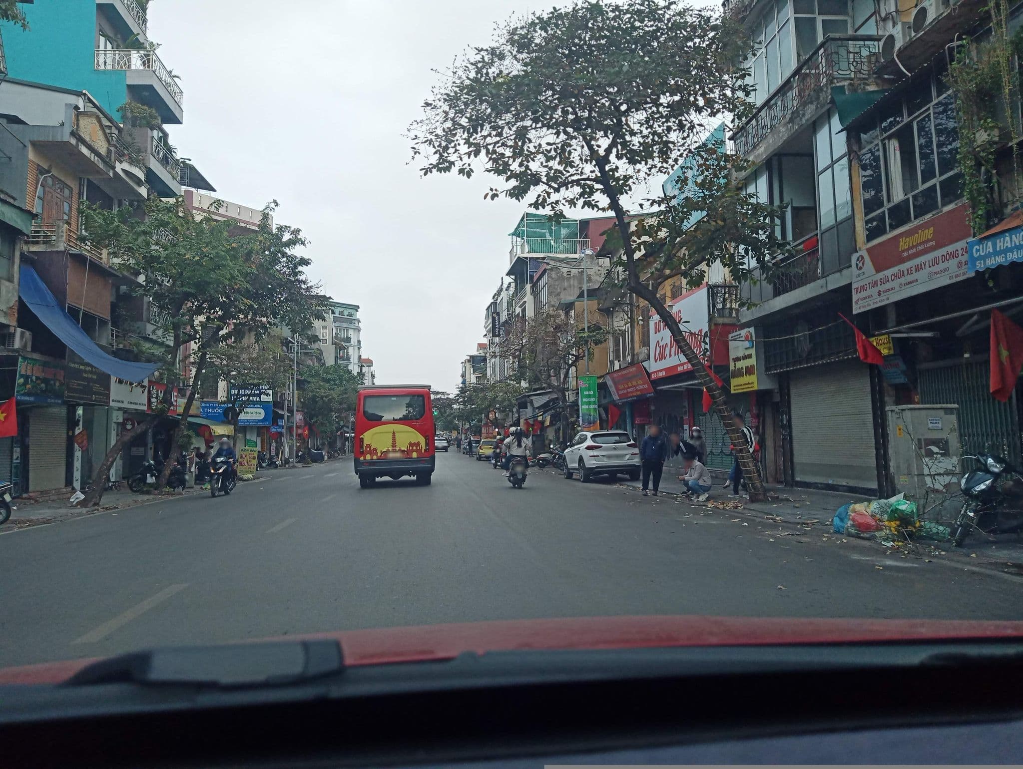 Street view near Hanoi Genial Hotel, Hoàn Kiếm — © hn_front_1 (CC BY-SA · Mapillary)