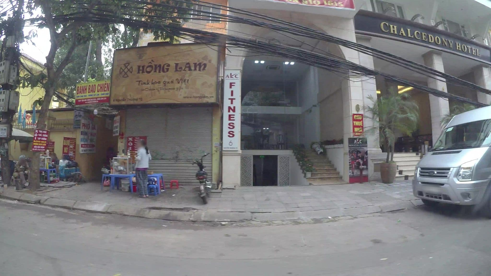 Street view near Hotel Calcedony, Hoàn Kiếm — © kaart_1 (CC BY-SA · Mapillary)