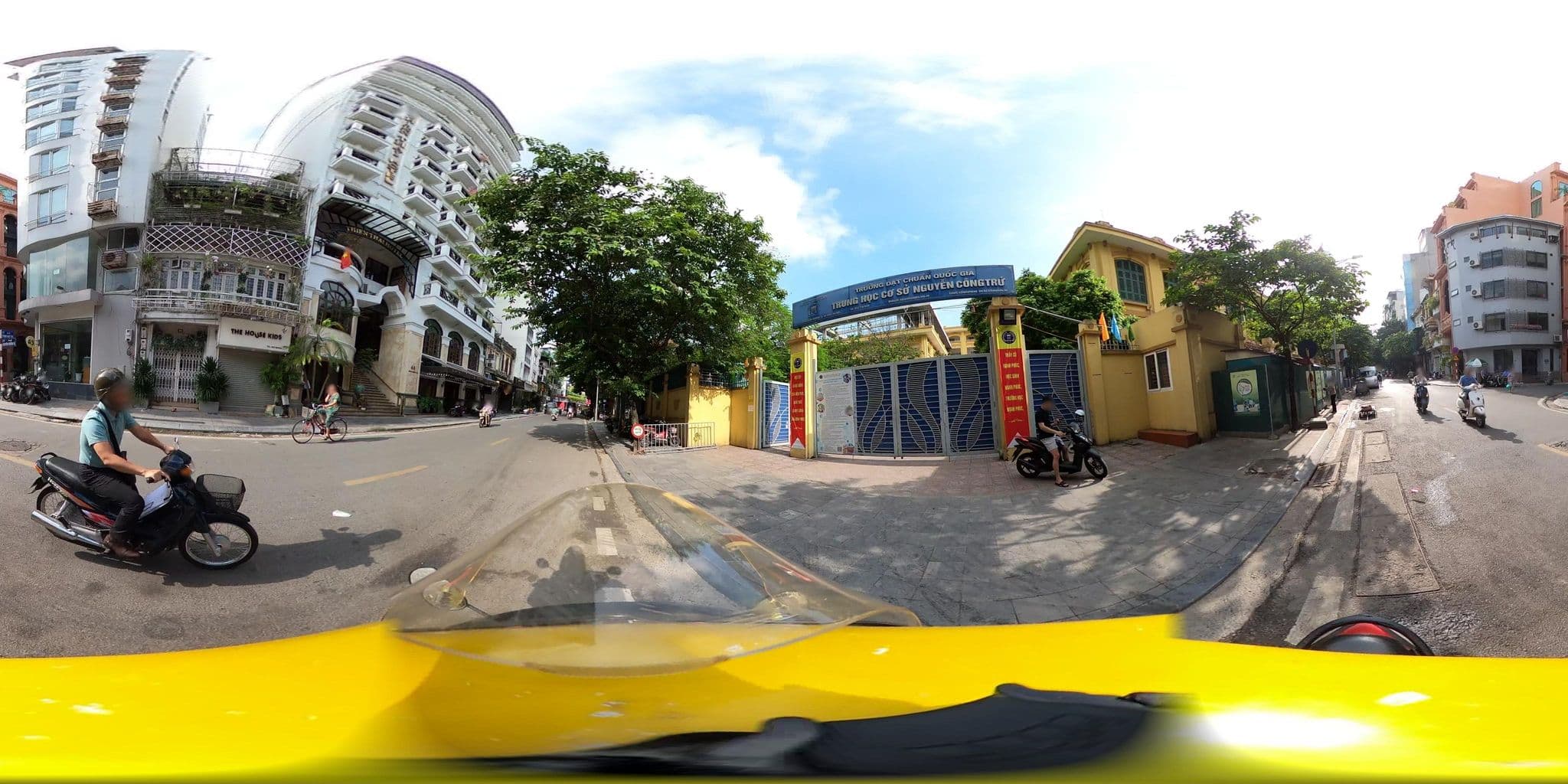 Street view near Flower Hotel, Hoàn Kiếm — © bemaps_hn_kien (CC BY-SA · Mapillary)